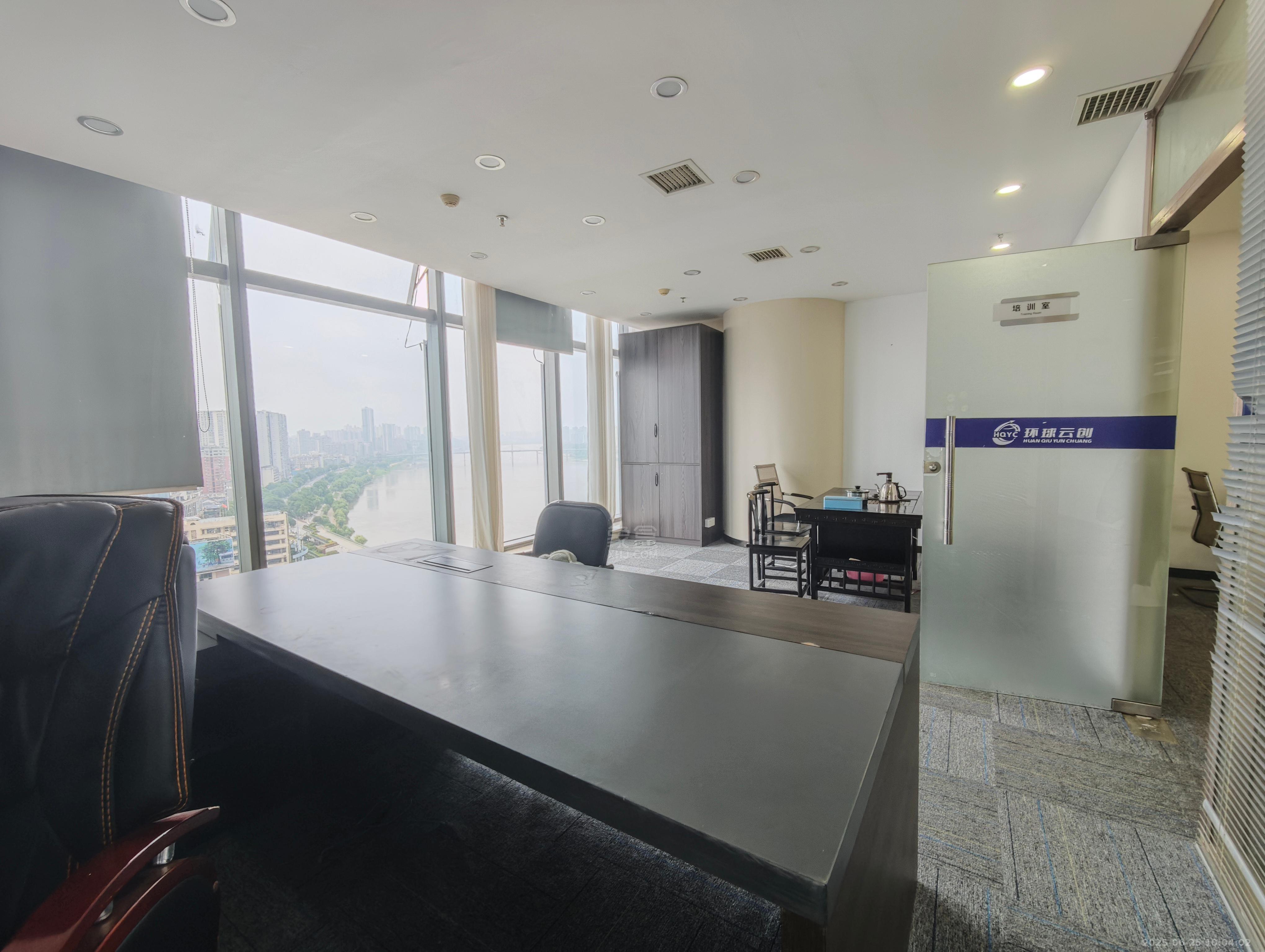 大汉希尔顿 1室1厅1卫 13800.0元/月 大汉希尔顿 1室1厅1卫 13800.0元/月室内图