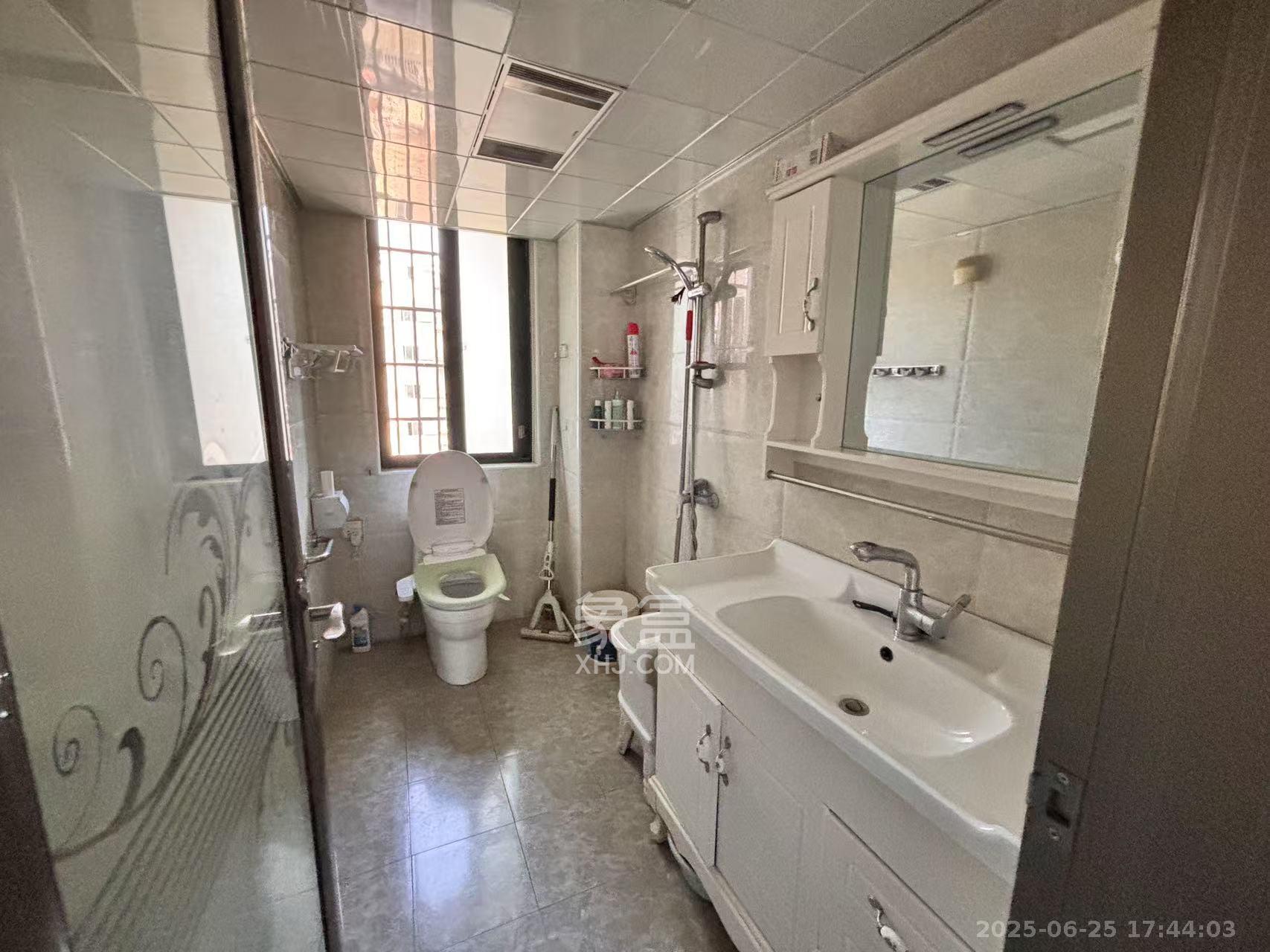 颐兴家园 3室2厅2卫 2400.0元/月 颐兴家园 3室2厅2卫 2400.0元/月室内图