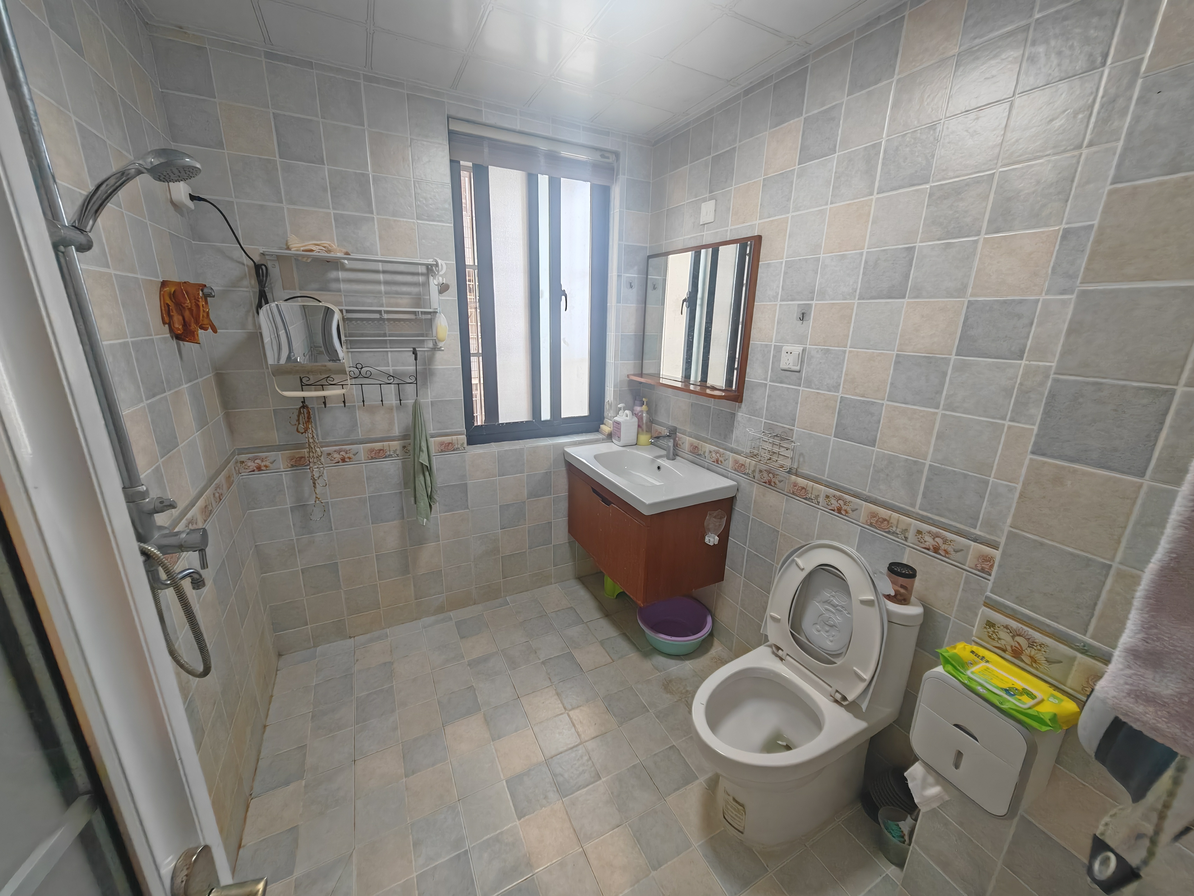 佳宝花园 2室2厅1卫 2300.0元/月 佳宝花园 2室2厅1卫 2300.0元/月室内图