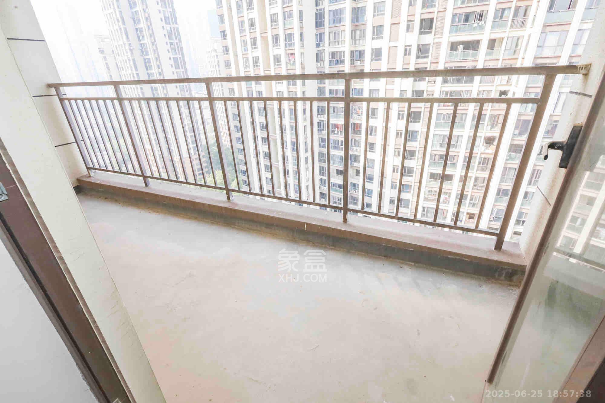 南山雍江汇(滨江国际新城) 4室2厅2卫 4500.0元/月 南山雍江汇(滨江国际新城) 4室2厅2卫 4500.0元/月室内图