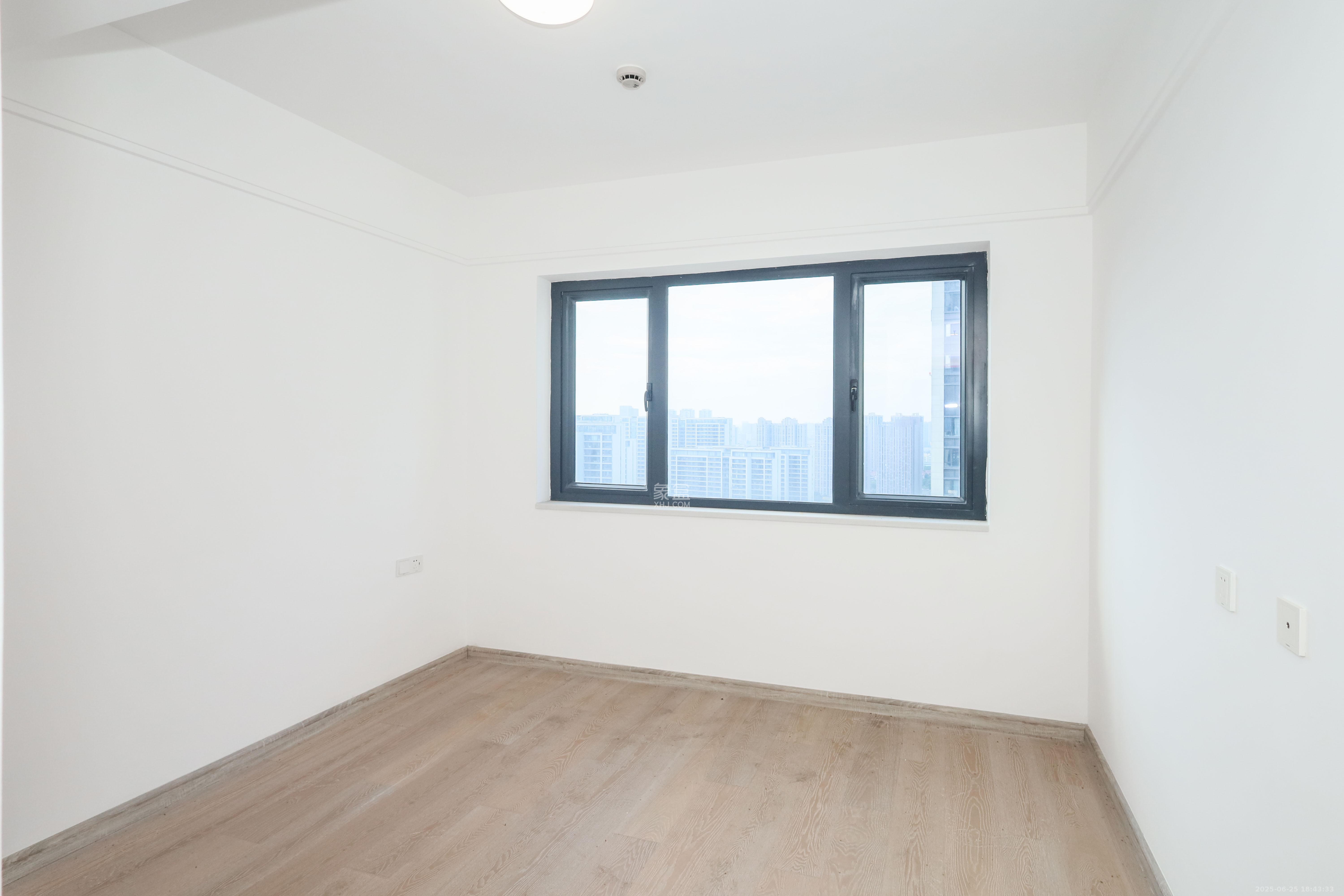 南山梅溪一方  4室2厅2卫    178.0万卧室