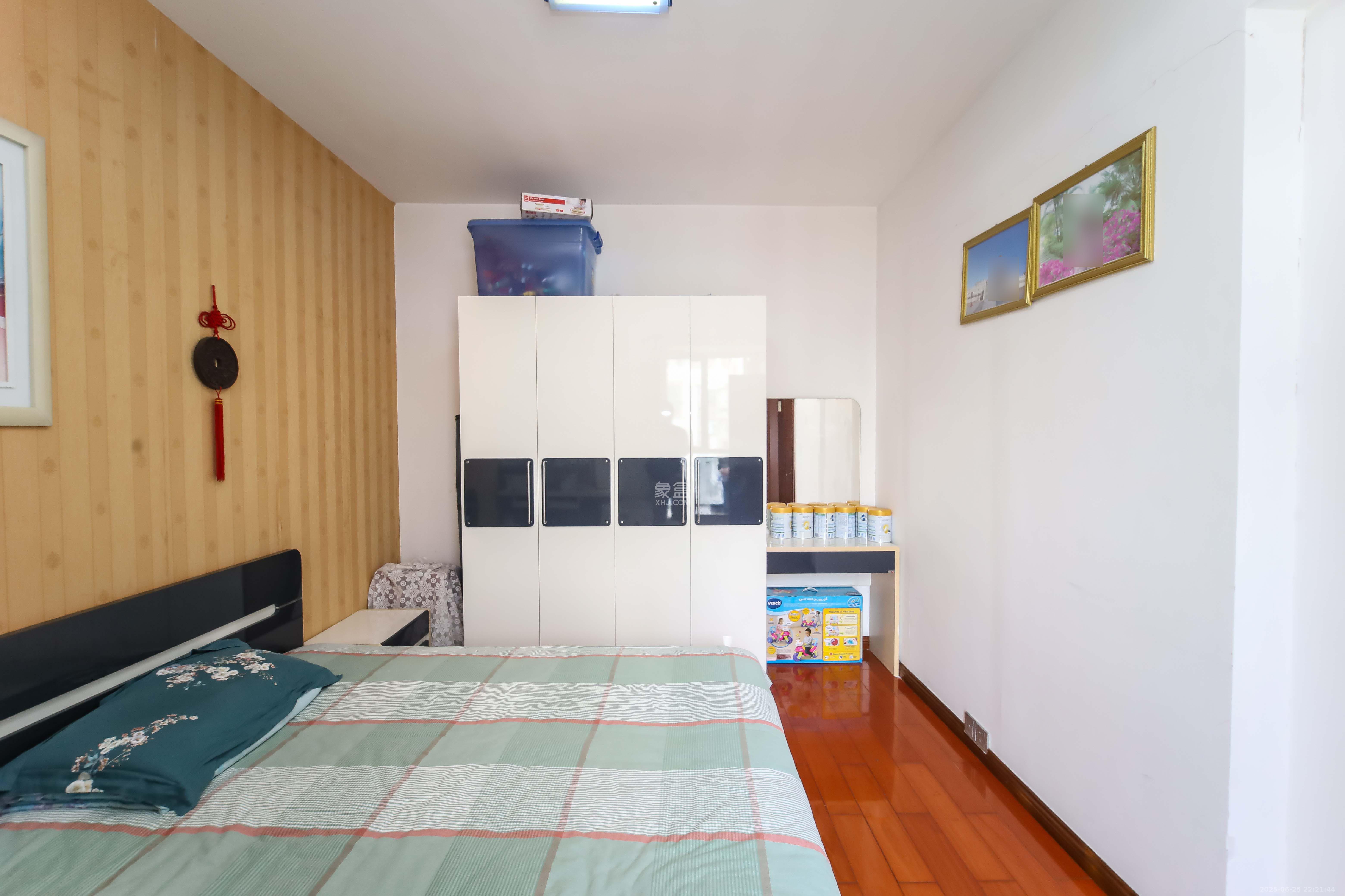 银港水晶城  4室2厅1卫    128.0万 银港水晶城  4室2厅1卫    128.0万卧室