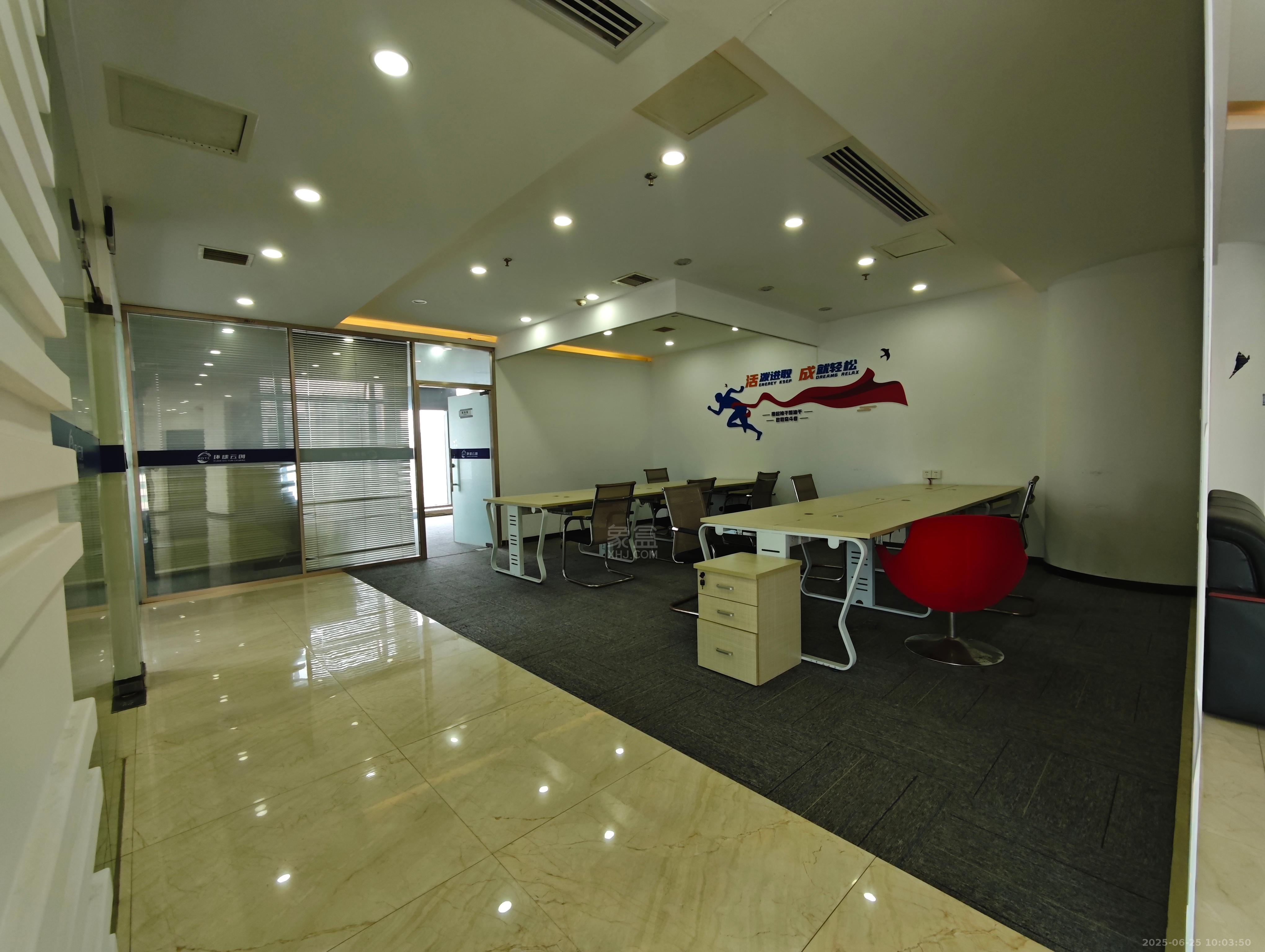 大汉希尔顿 1室1厅1卫 13800.0元/月 大汉希尔顿 1室1厅1卫 13800.0元/月室内图