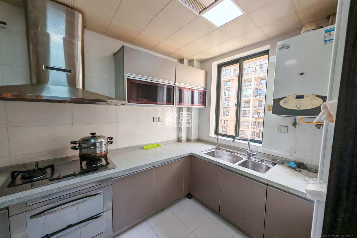 世嘉国际华城 3室2厅2卫 4500.0元/月 世嘉国际华城 3室2厅2卫 4500.0元/月室内图