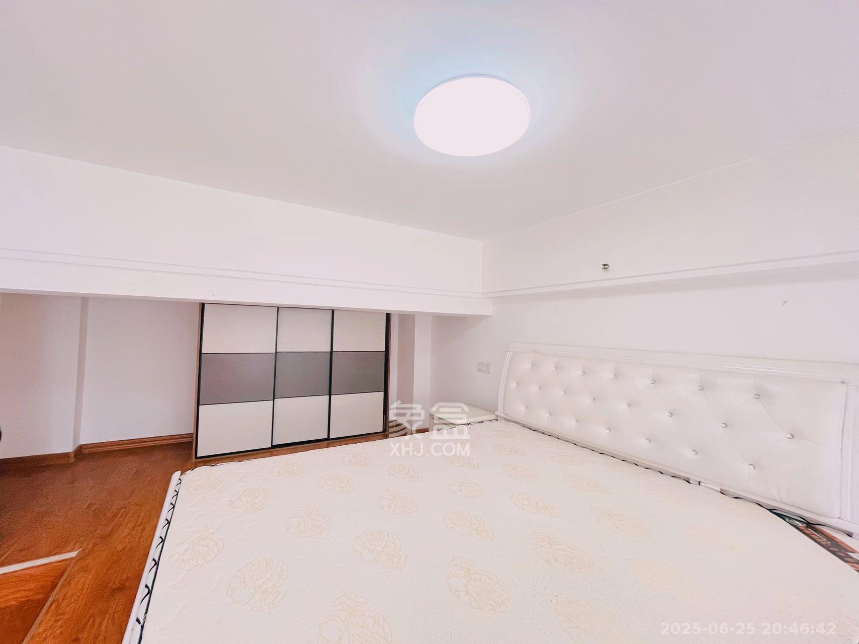 裕天国际商汇中心 1室1厅1卫 1800.0元/月 裕天国际商汇中心 1室1厅1卫 1800.0元/月室内图