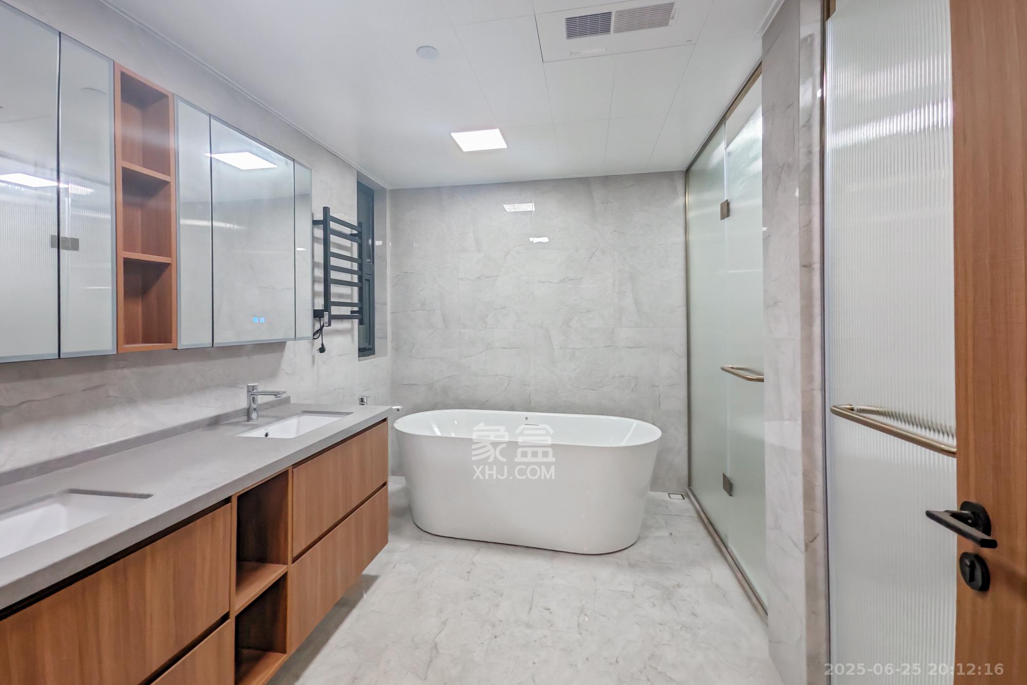 江山印  4室2厅2卫    620.0万卫生间