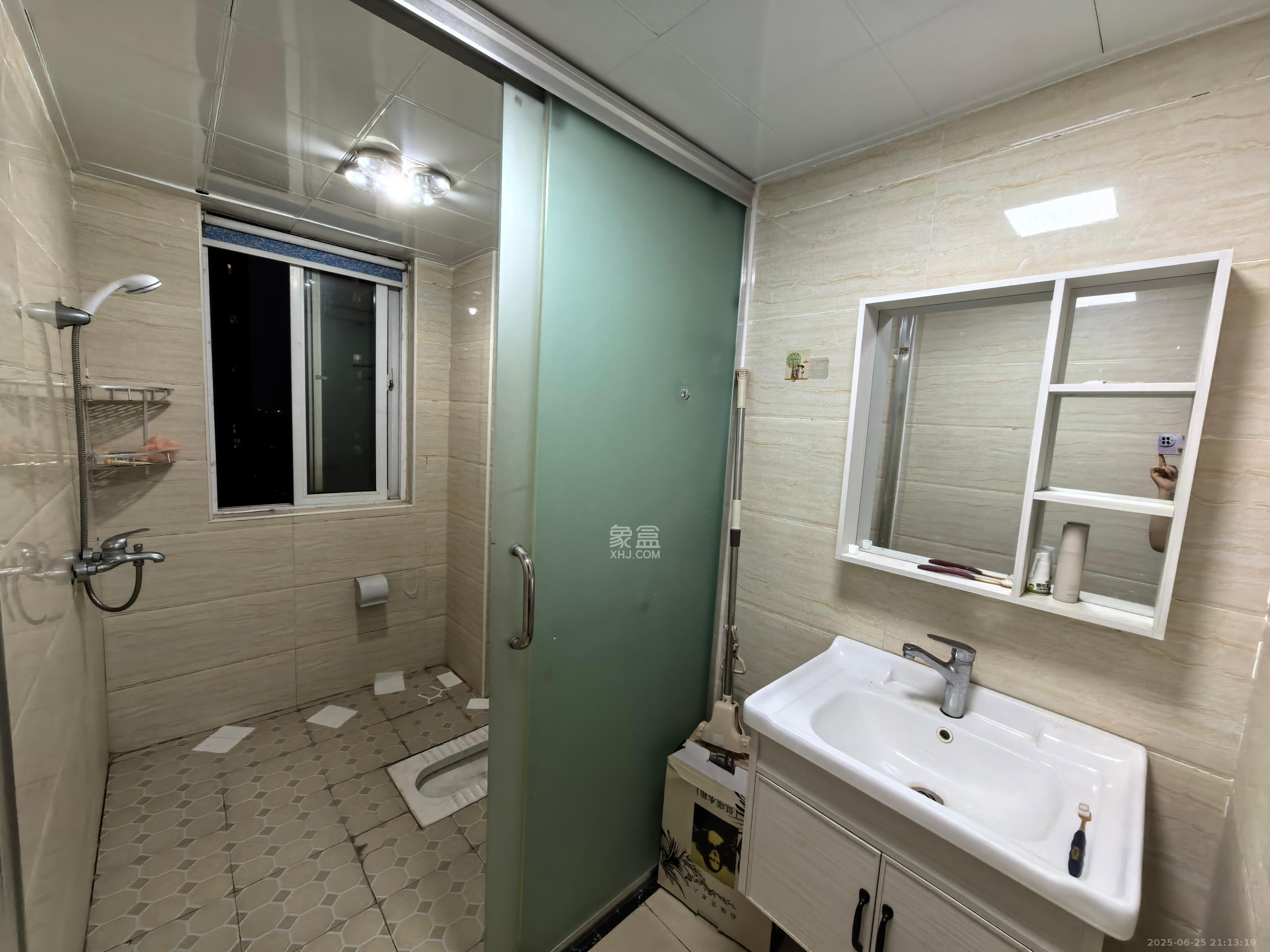 绿地海外滩一期  4室2厅2卫    2400.0元/月 绿地海外滩一期  4室2厅2卫    2400.0元/月室内图