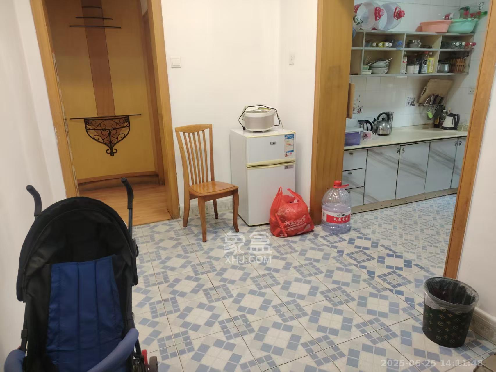 公用事业管理局宿舍  2室1厅1卫    2200.0元/月室内图