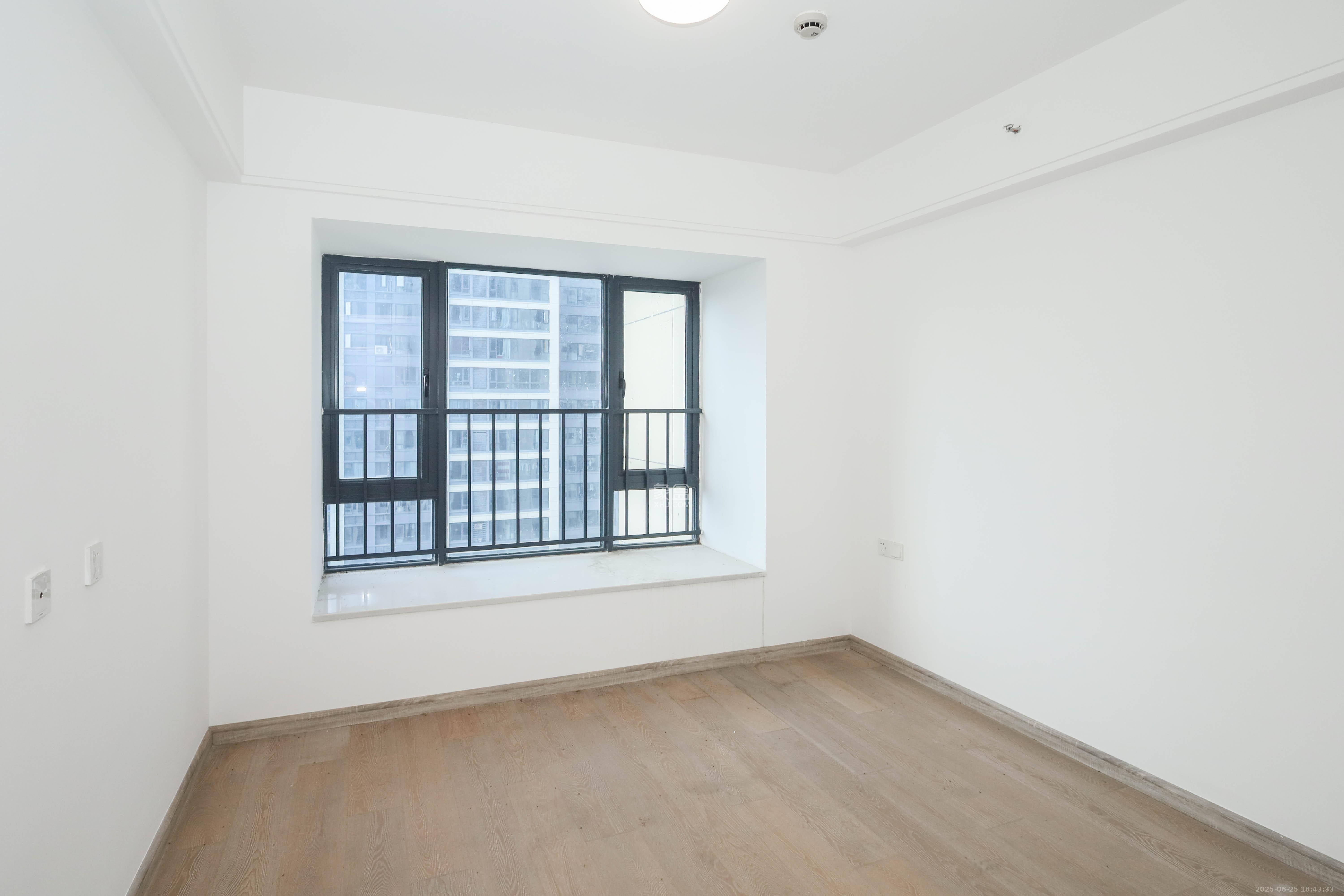 南山梅溪一方  4室2厅2卫    178.0万卧室