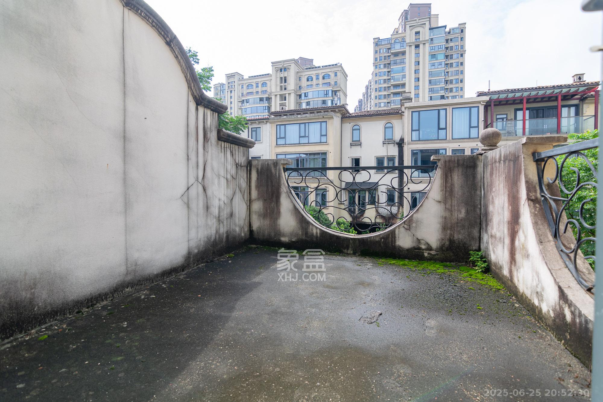 中粮北纬28°别墅  3室2厅3卫    378.0万 中粮北纬28°别墅  3室2厅3卫    378.0万阳台