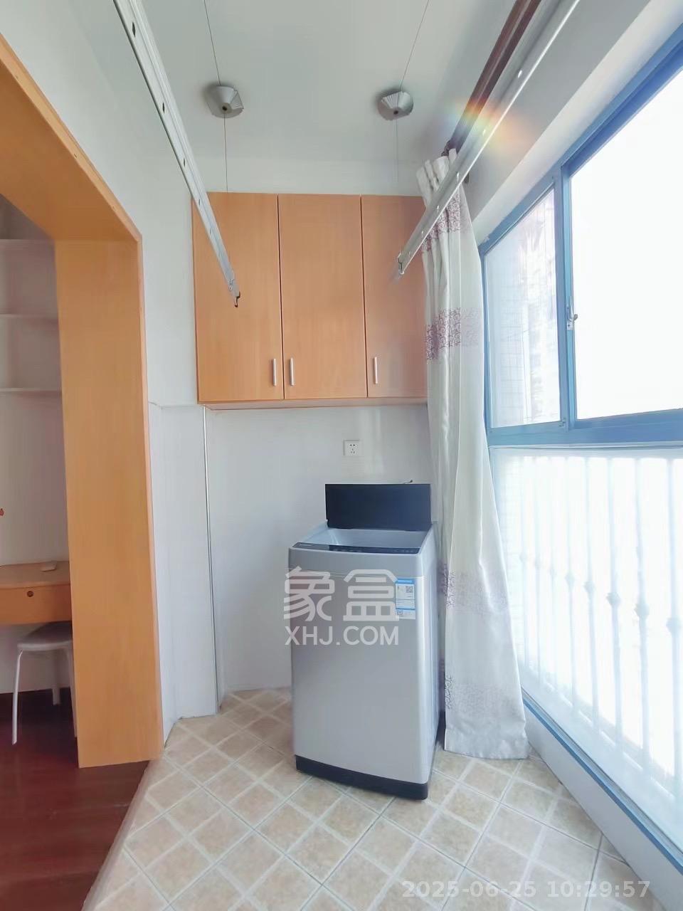 蝴蝶谷  3室2厅2卫   1800.00元/月室内图