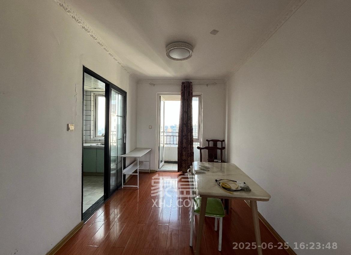 金地格林公馆  3室2厅2卫    2500.0元/月 金地格林公馆  3室2厅2卫    2500.0元/月室内图