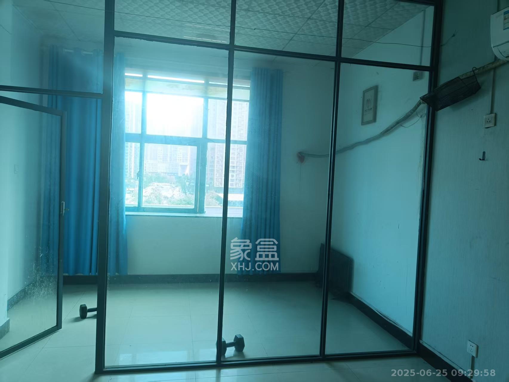 红星商务楼(红星蔬菜批发大市场)  1室1厅1卫    1000.0元/月 红星商务楼(红星蔬菜批发大市场)  1室1厅1卫    1000.0元/月室内图