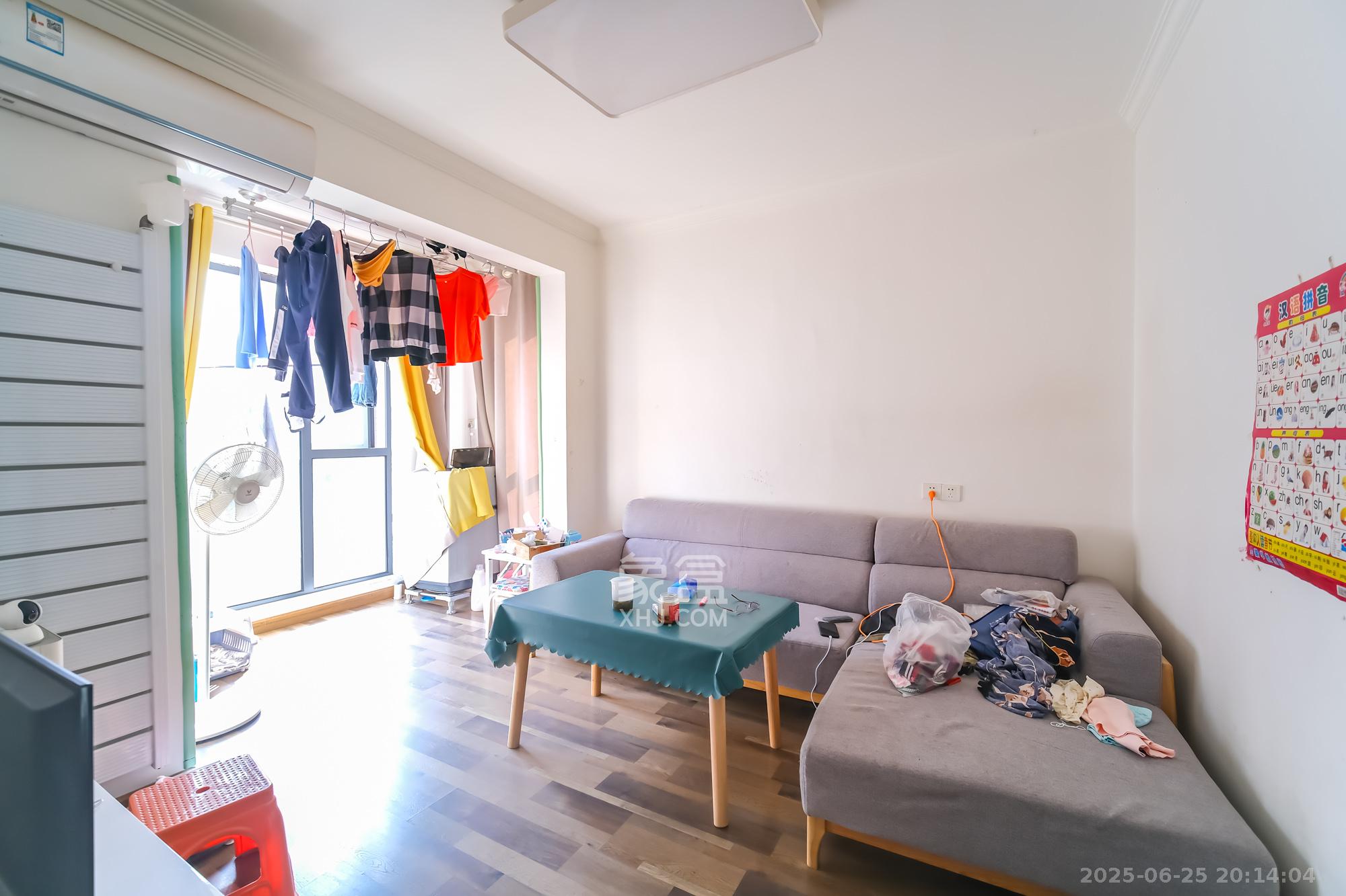 荣盛花语城  3室2厅1卫    65.0万 荣盛花语城  3室2厅1卫    65.0万客厅