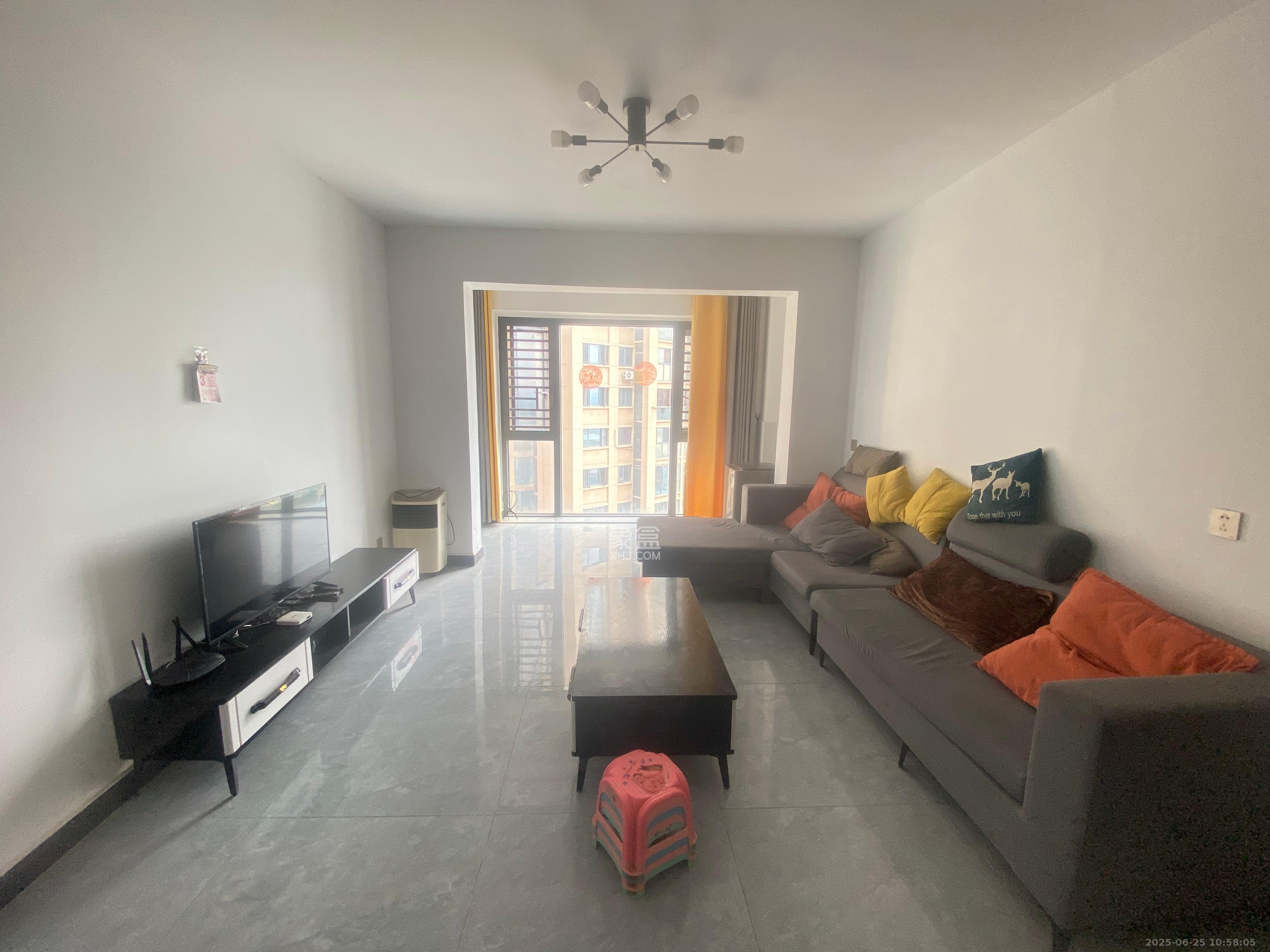 塞纳公馆  3室2厅2卫    2400.0元/月 塞纳公馆  3室2厅2卫    2400.0元/月