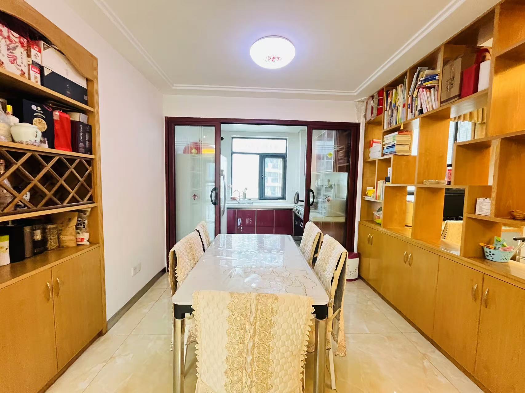 高盛澧园一二期  3室2厅2卫    72.0万 高盛澧园一二期  3室2厅2卫    72.0万客厅