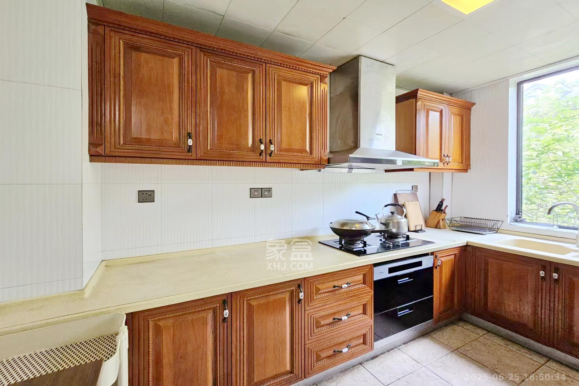 绿城桂花城  4室2厅2卫    190.0万 绿城桂花城  4室2厅2卫    190.0万厨房