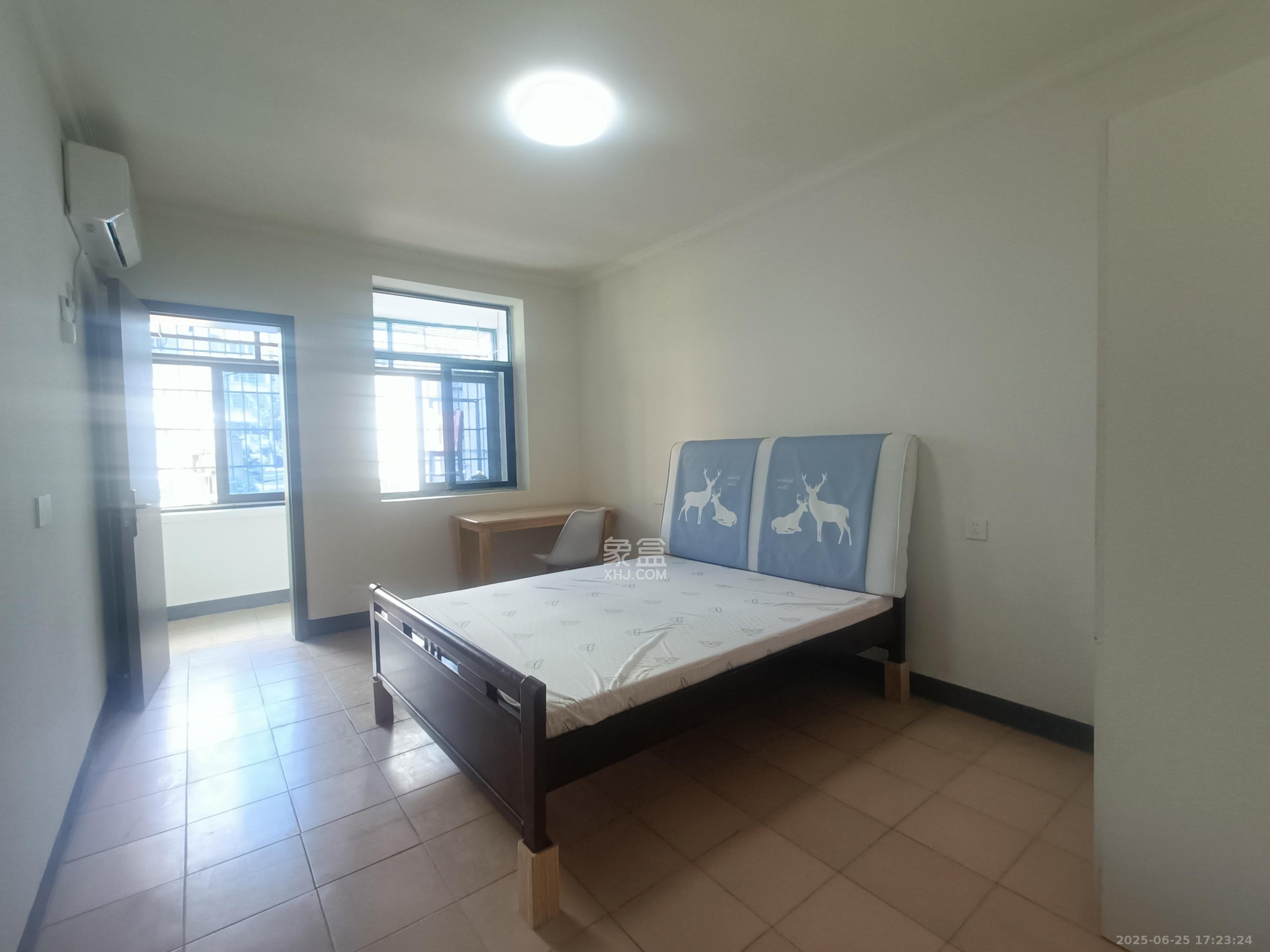 窑岭东村散盘 5室2厅2卫 2400.0元/月 窑岭东村散盘 5室2厅2卫 2400.0元/月室内图