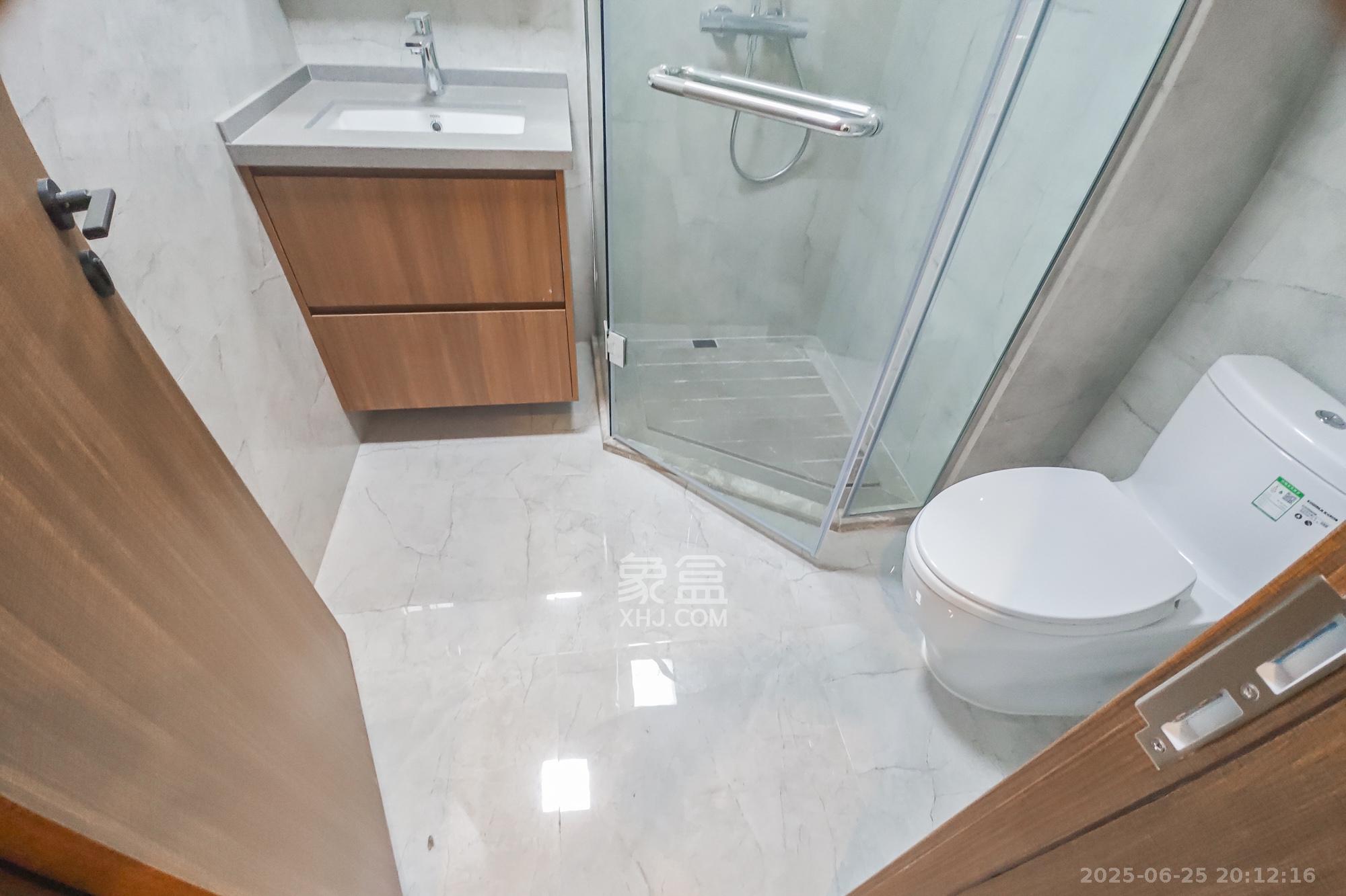 江山印  4室2厅2卫    620.0万卫生间