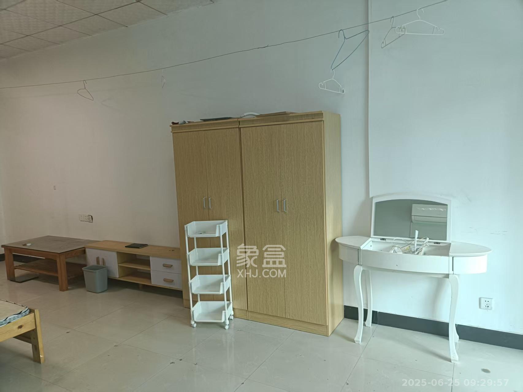 红星商务楼(红星蔬菜批发大市场)  1室1厅1卫    1000.0元/月 红星商务楼(红星蔬菜批发大市场)  1室1厅1卫    1000.0元/月室内图