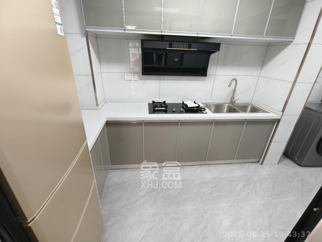 坪山家园 3室2厅1卫 2200.0元/月 坪山家园 3室2厅1卫 2200.0元/月室内图