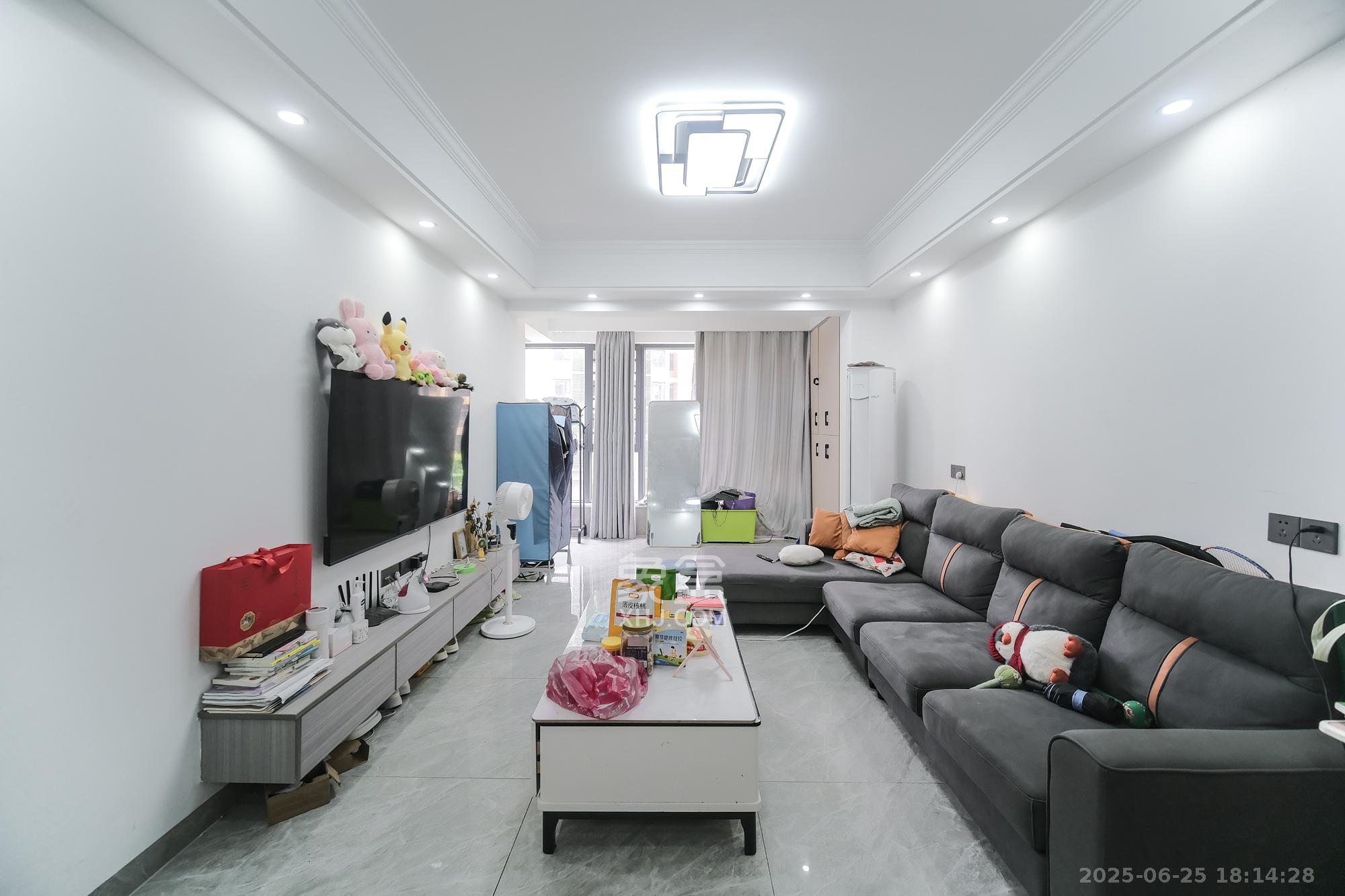 星雅美辰  3室2厅2卫    88.0万 星雅美辰  3室2厅2卫    88.0万客厅