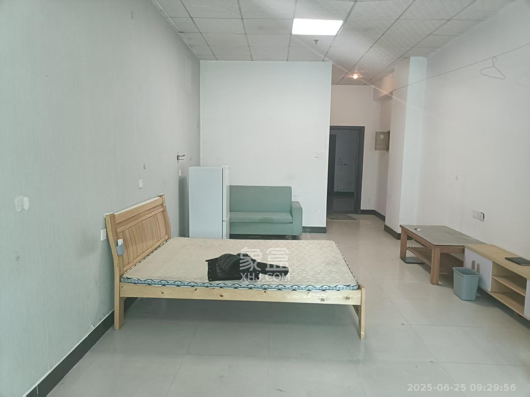 红星商务楼(红星蔬菜批发大市场)  1室1厅1卫    1000.0元/月 红星商务楼(红星蔬菜批发大市场)  1室1厅1卫    1000.0元/月室内图