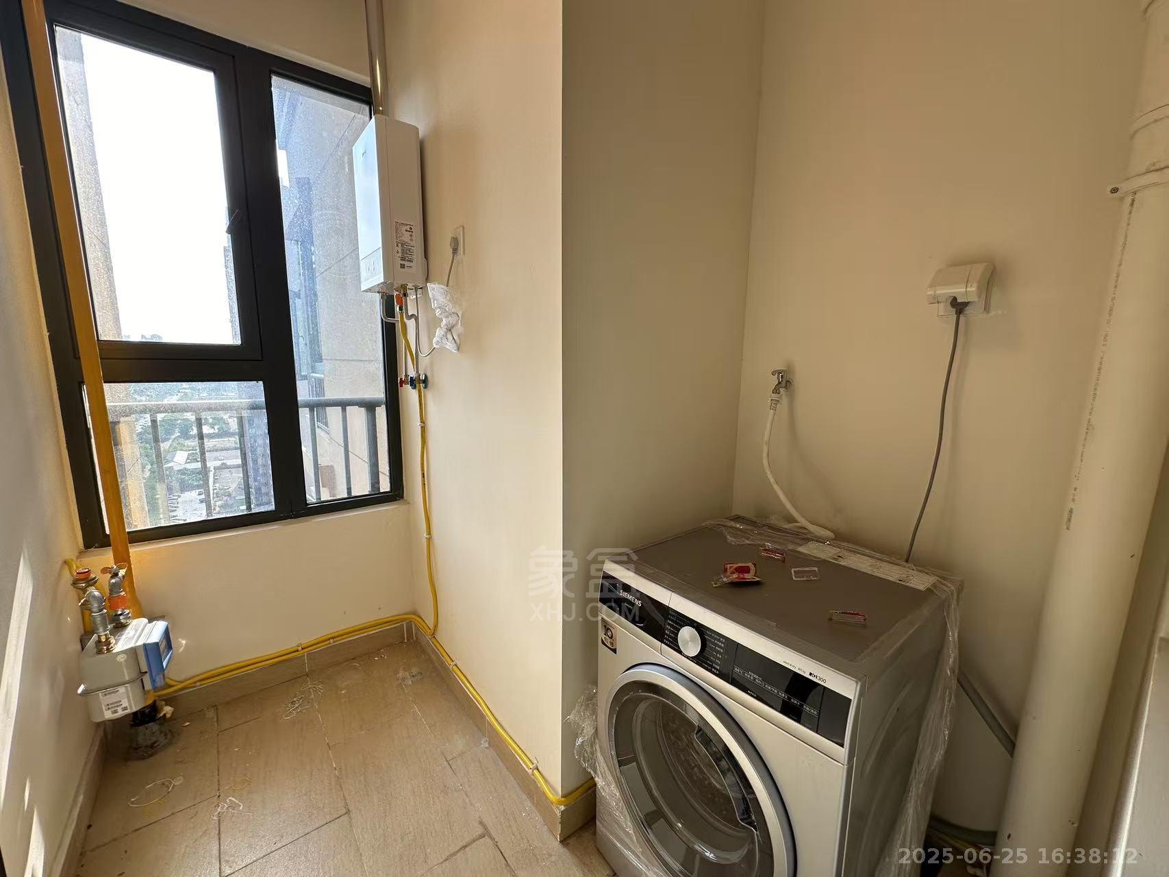 恒大华府 3室2厅1卫 2300.0元/月 恒大华府 3室2厅1卫 2300.0元/月室内图