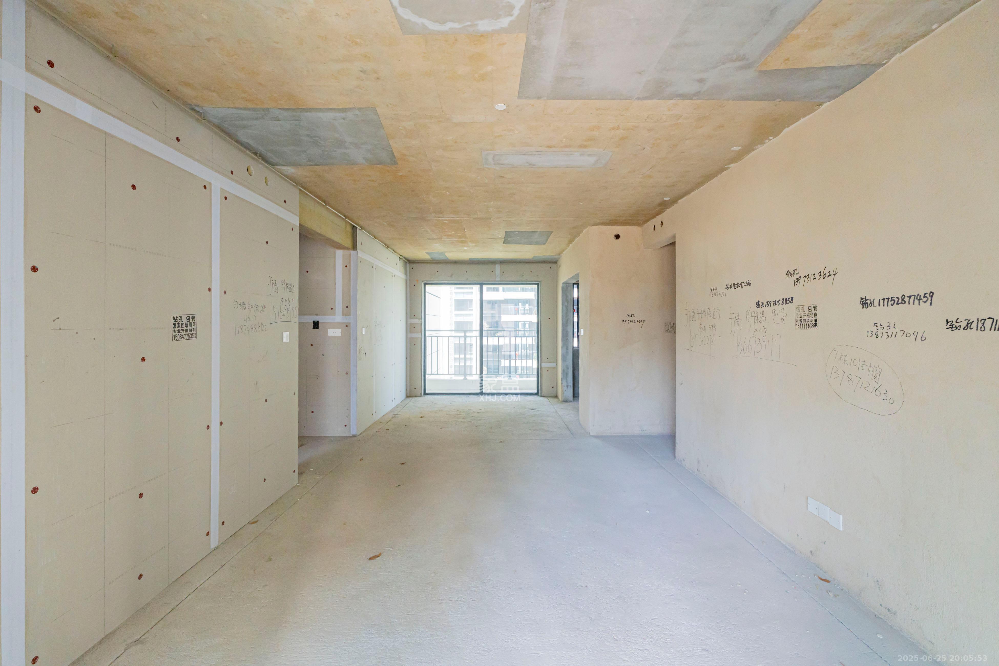 保利和光尘樾 4室2厅2卫 142.0万 保利和光尘樾 4室2厅2卫 142.0万客厅