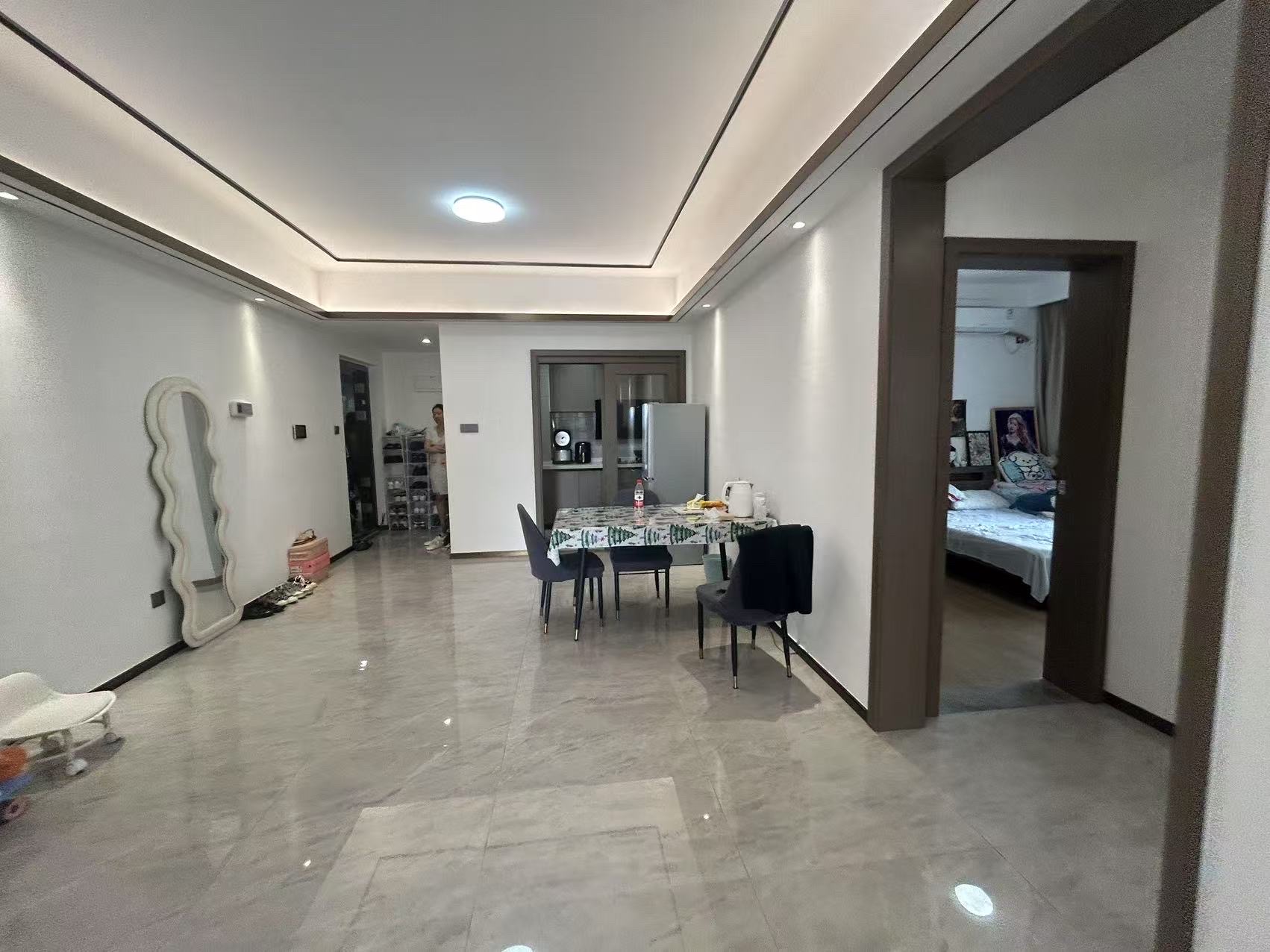 海航豪庭南苑 2室2厅1卫 205.0万 海航豪庭南苑 2室2厅1卫 205.0万客厅