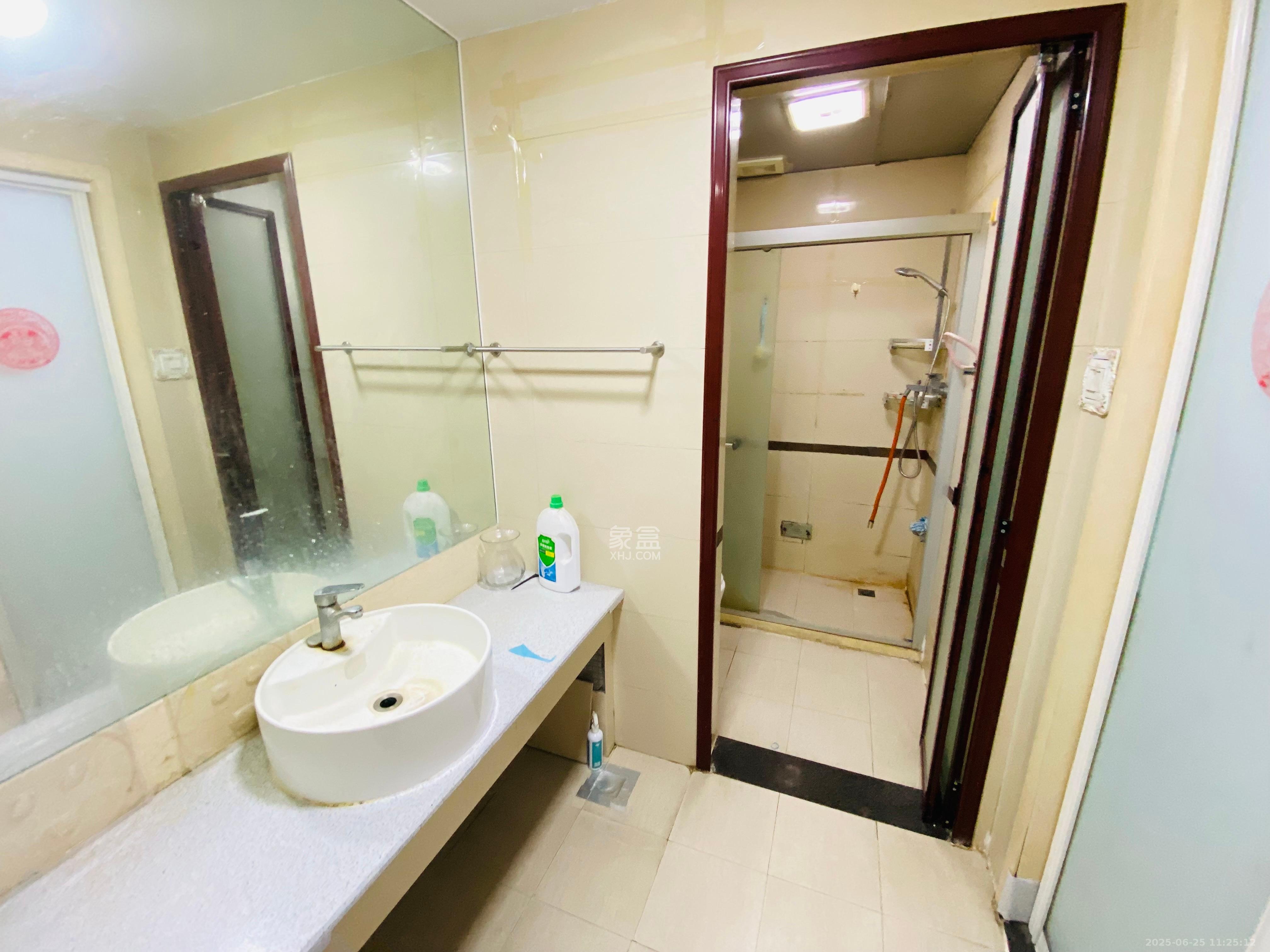 新青年公寓  2室1厅1卫    2400.0元/月 新青年公寓  2室1厅1卫    2400.0元/月室内图