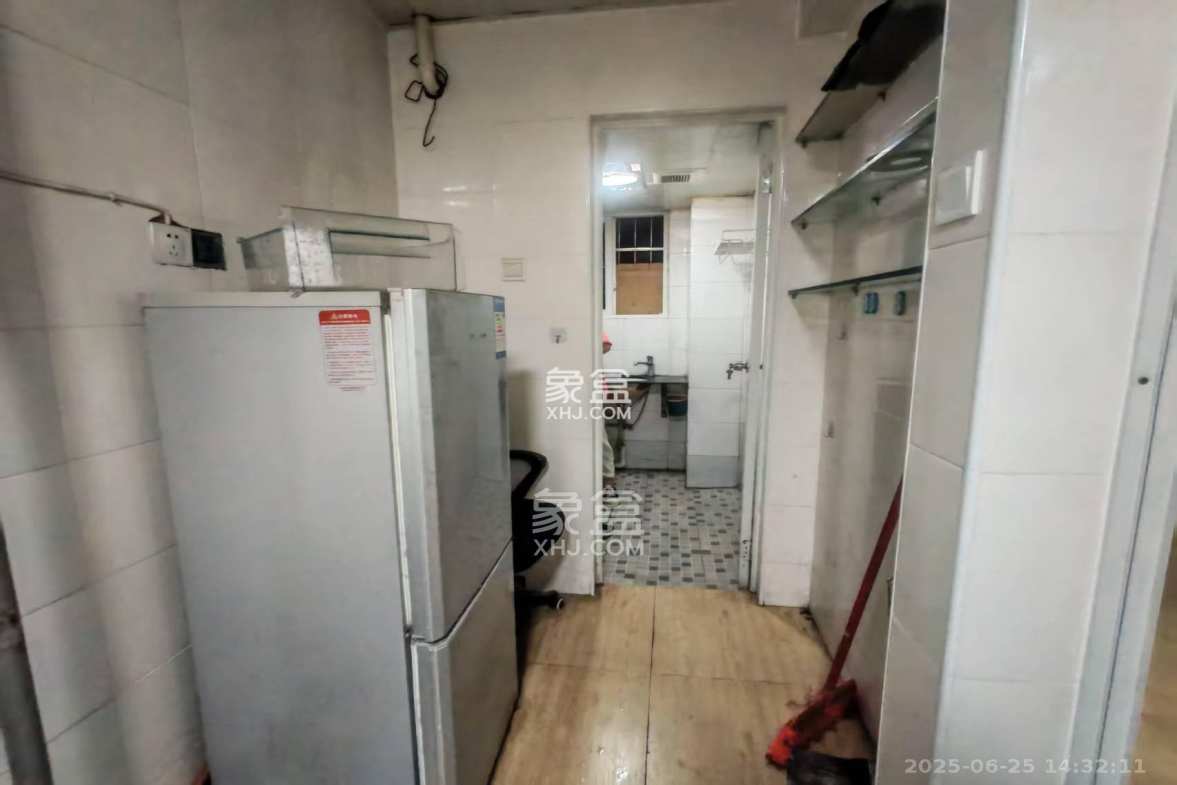 长房凤凰佳园  2室1厅1卫    1200.0元/月 长房凤凰佳园  2室1厅1卫    1200.0元/月室内图