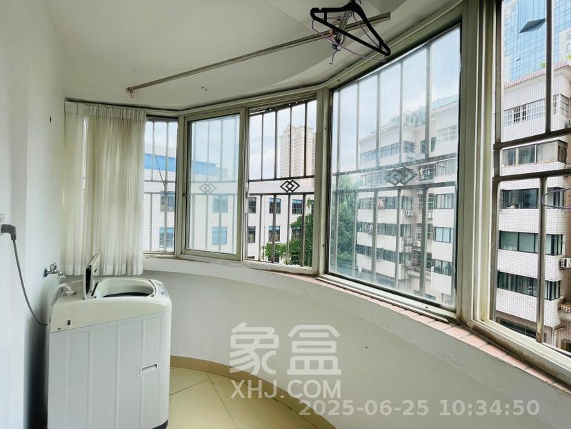 城市花园  3室1厅1卫   3200.00元/月室内图