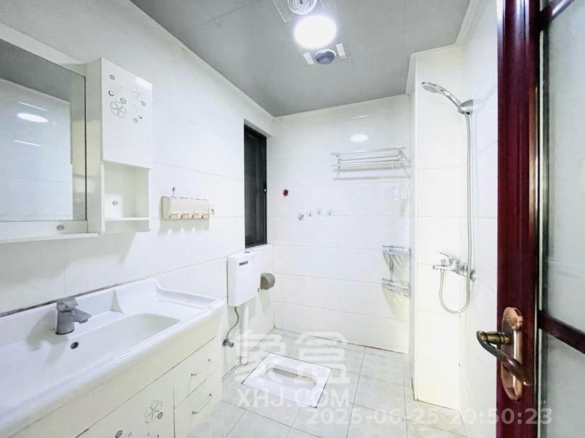 地质家园一、二期(地泰人民公馆) 3室2厅2卫 4300.0元/月 地质家园一、二期(地泰人民公馆) 3室2厅2卫 4300.0元/月室内图