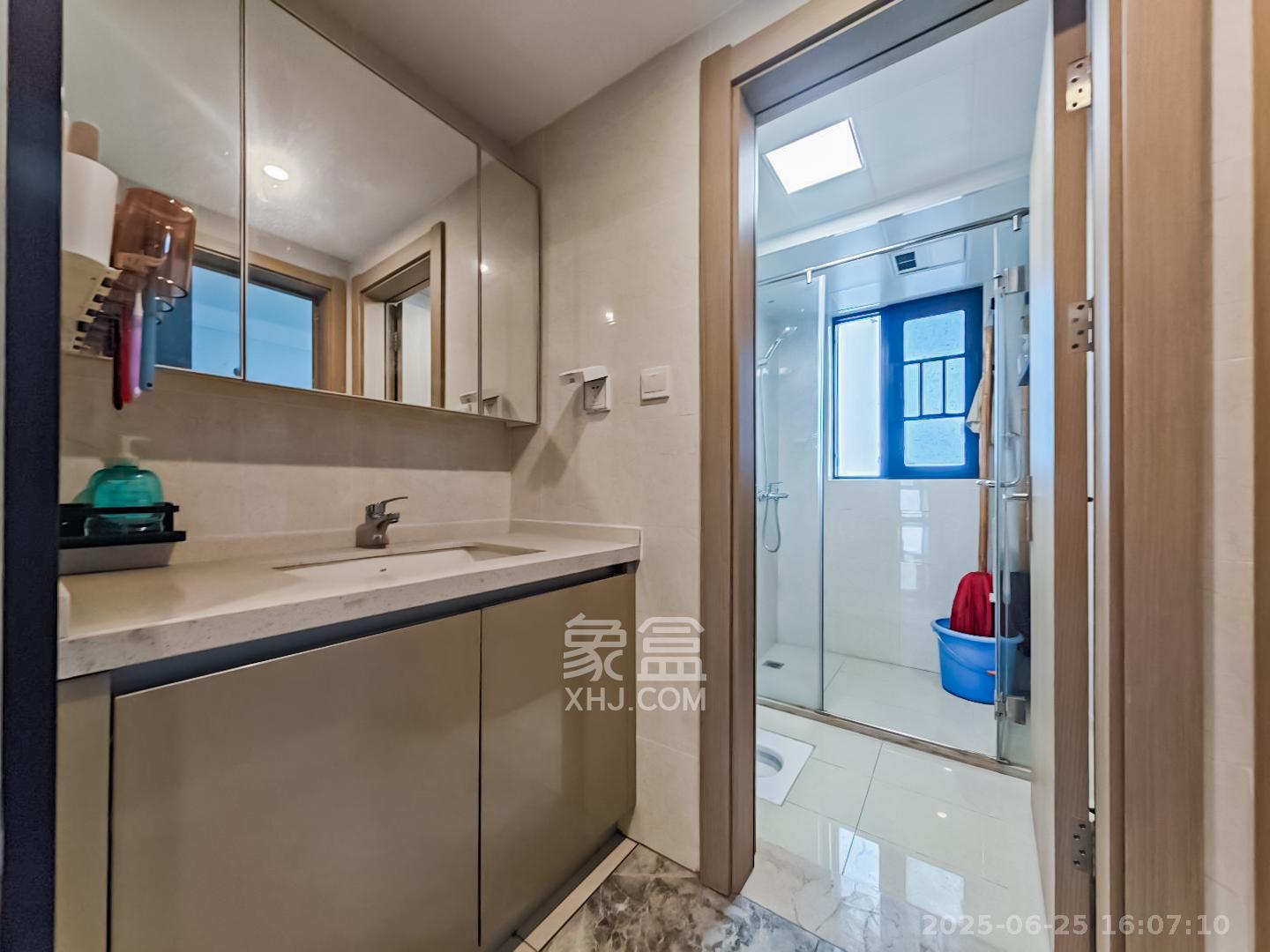 长沙高铁吾悦广场  3室2厅2卫    147.0万 长沙高铁吾悦广场  3室2厅2卫    147.0万卫生间