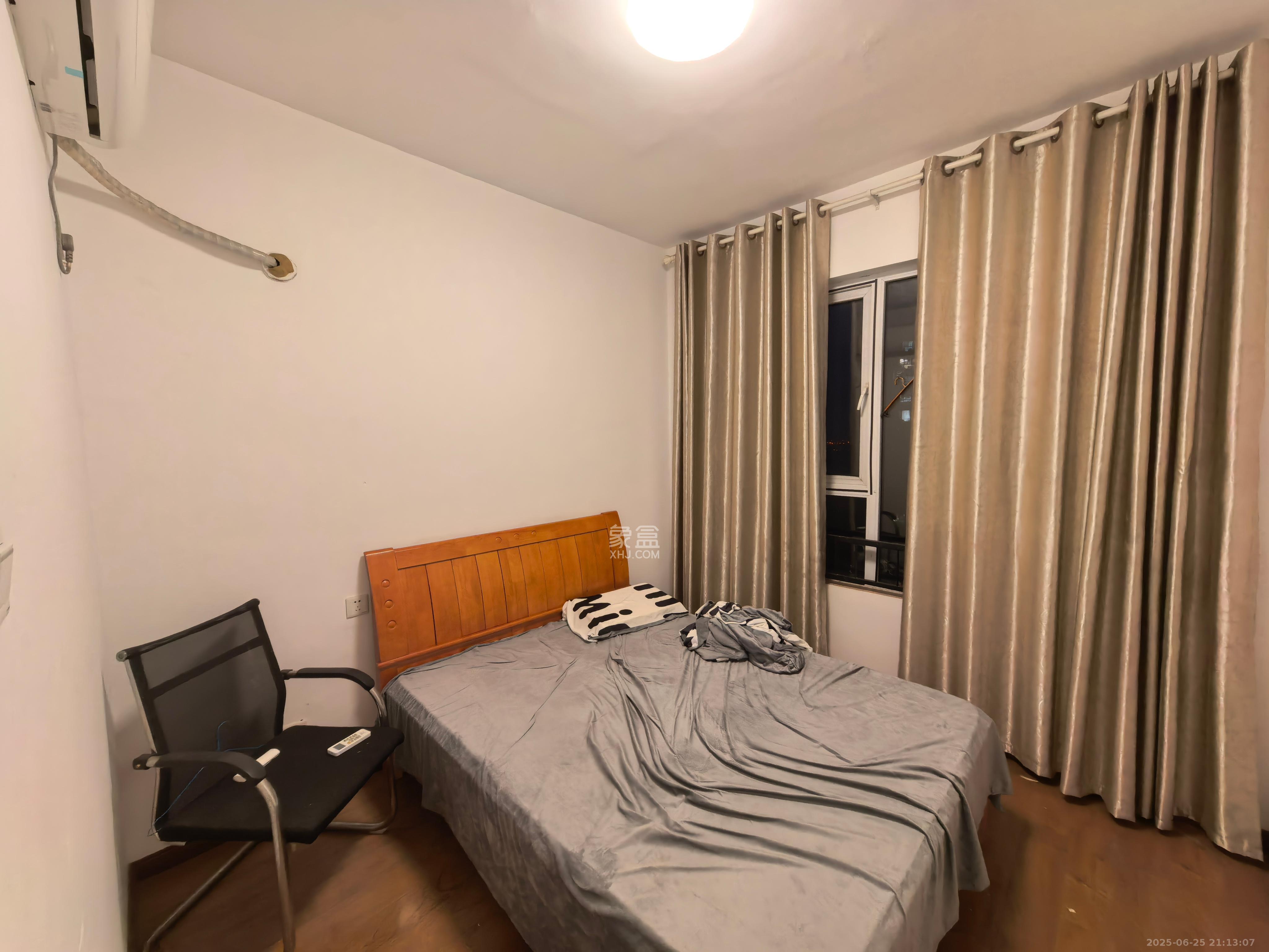 绿地海外滩一期  4室2厅2卫    2400.0元/月 绿地海外滩一期  4室2厅2卫    2400.0元/月室内图