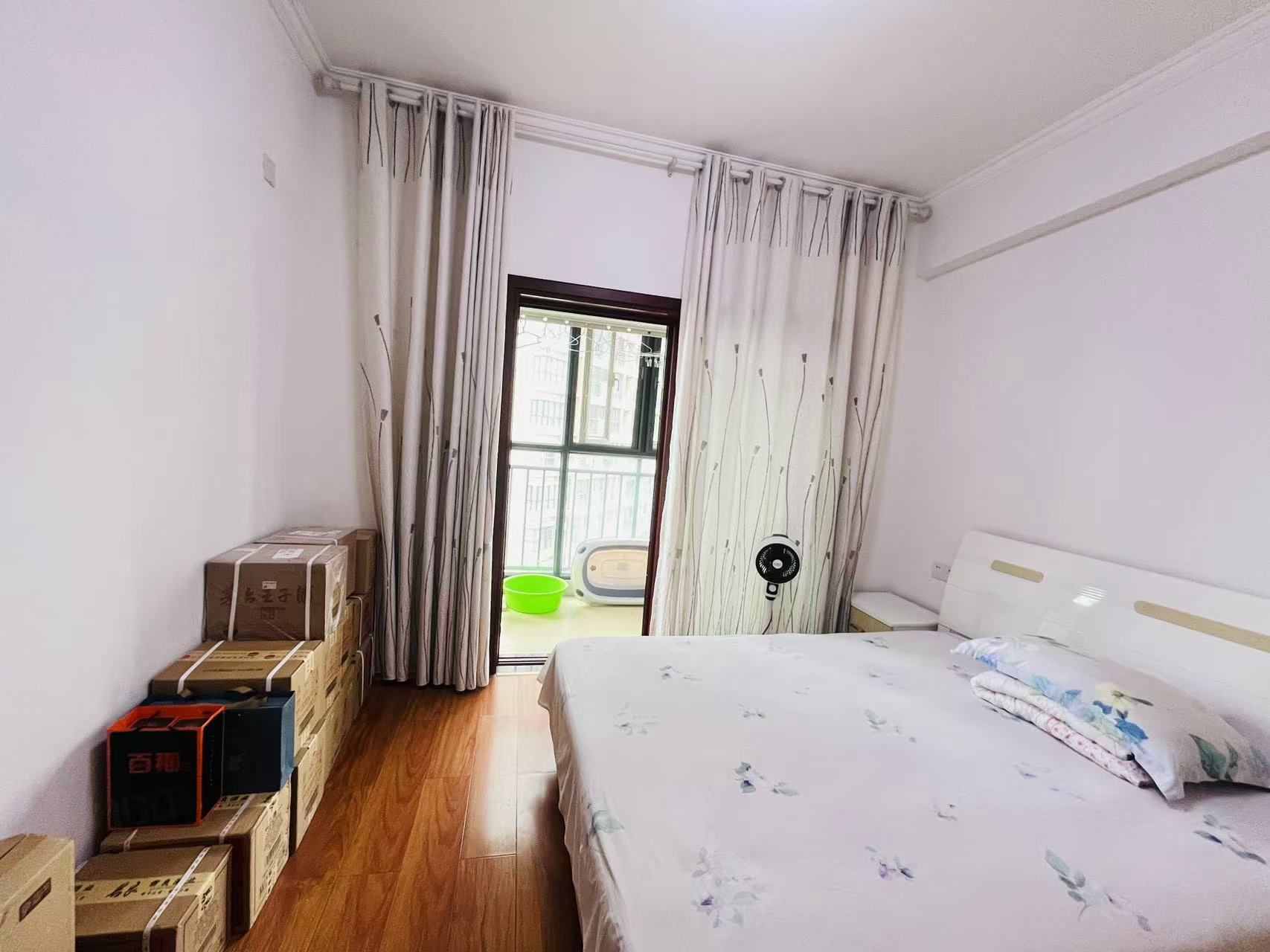 高盛澧园一二期  3室2厅2卫    72.0万 高盛澧园一二期  3室2厅2卫    72.0万客厅