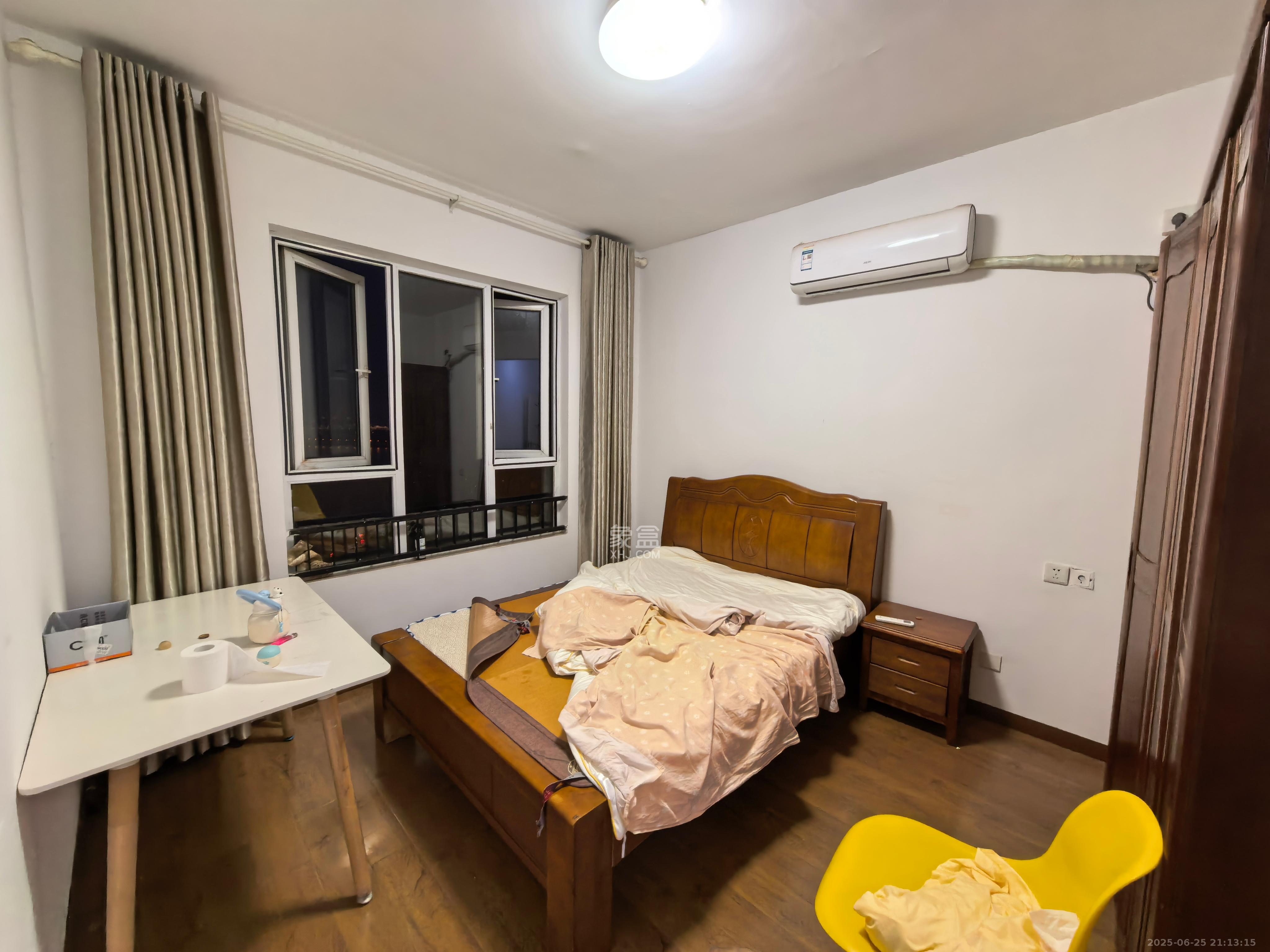 绿地海外滩一期  4室2厅2卫    2400.0元/月 绿地海外滩一期  4室2厅2卫    2400.0元/月室内图