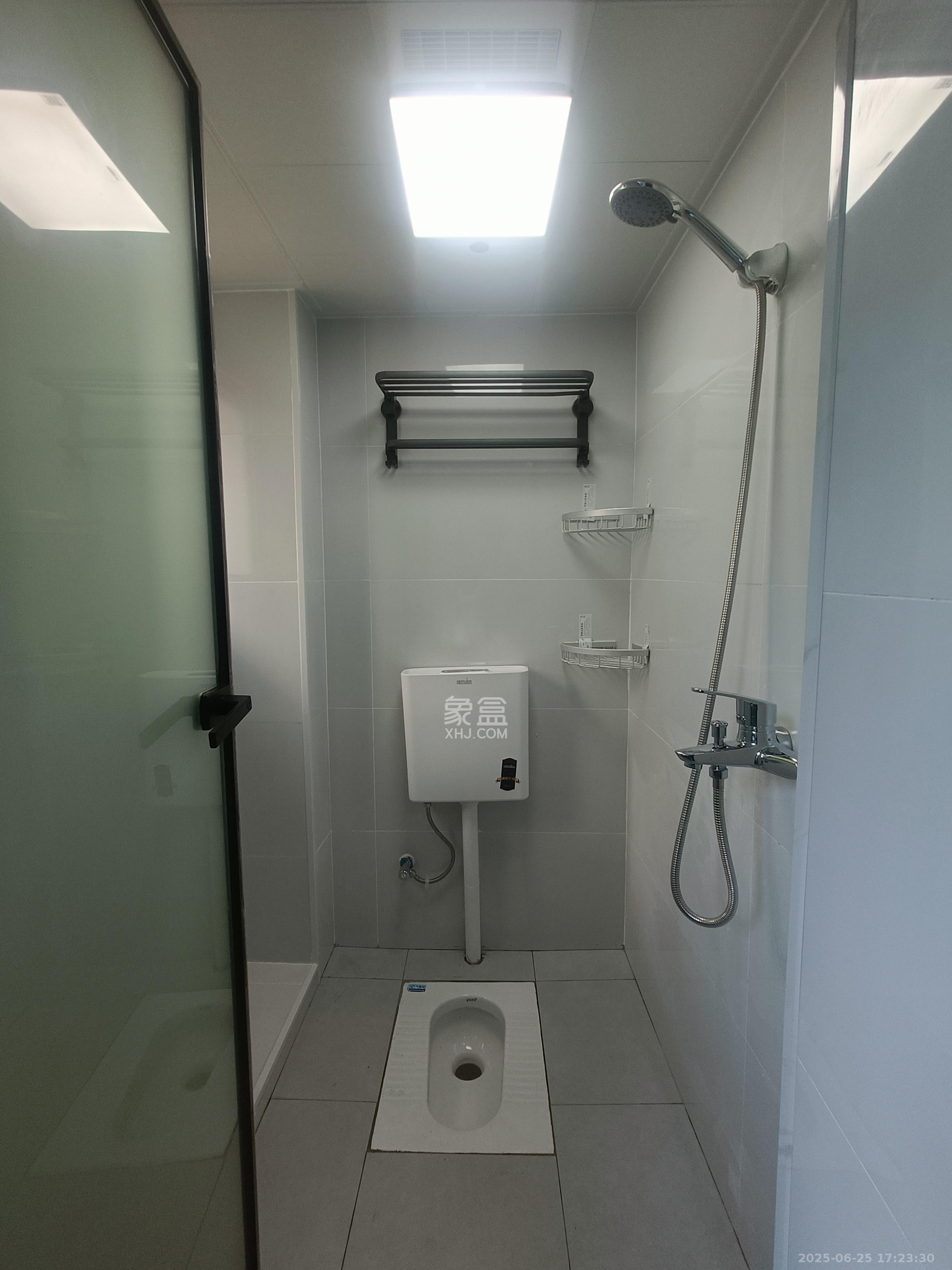 窑岭东村散盘 5室2厅2卫 2400.0元/月 窑岭东村散盘 5室2厅2卫 2400.0元/月室内图