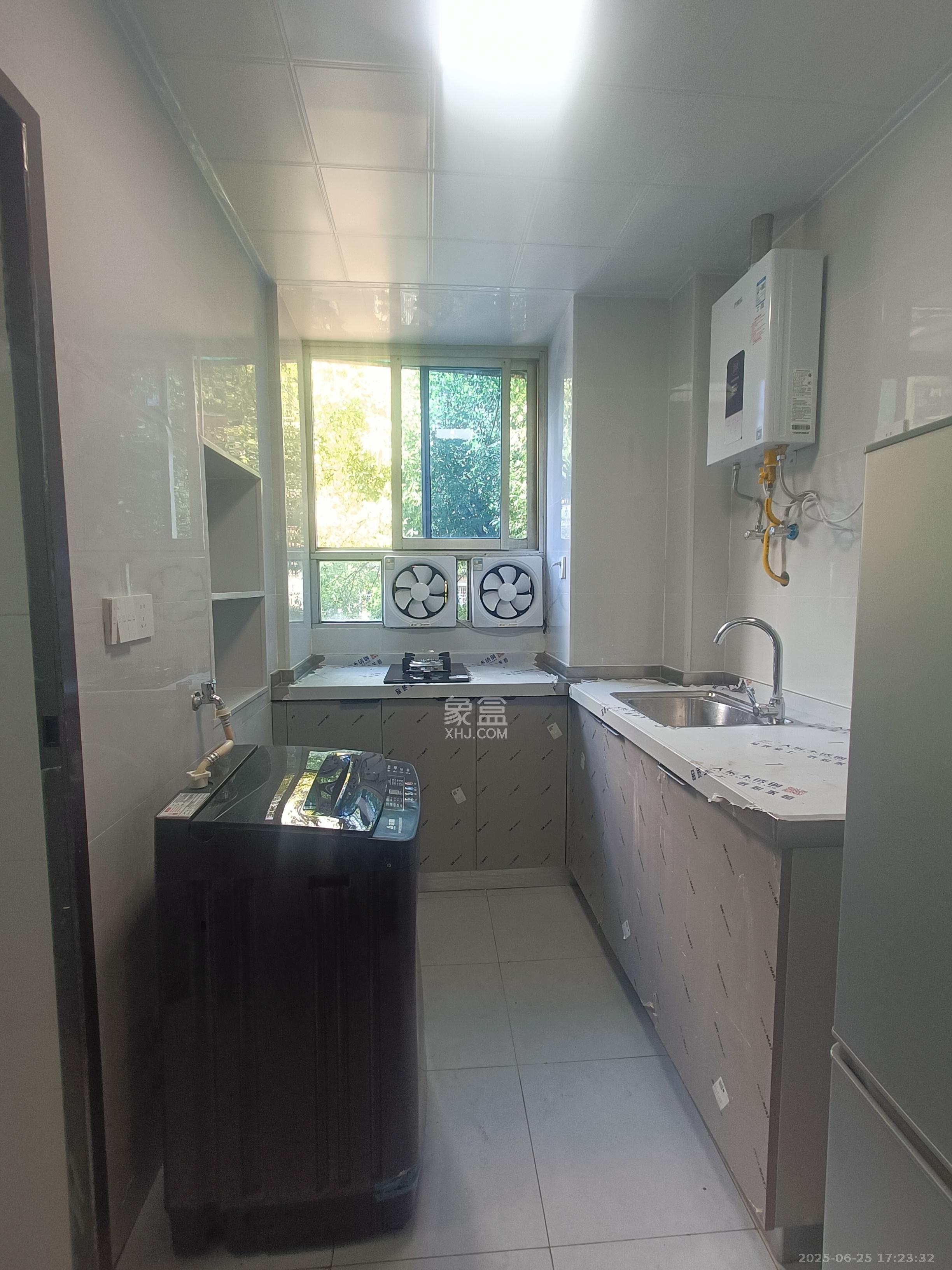 窑岭东村散盘 5室2厅2卫 2400.0元/月 窑岭东村散盘 5室2厅2卫 2400.0元/月室内图