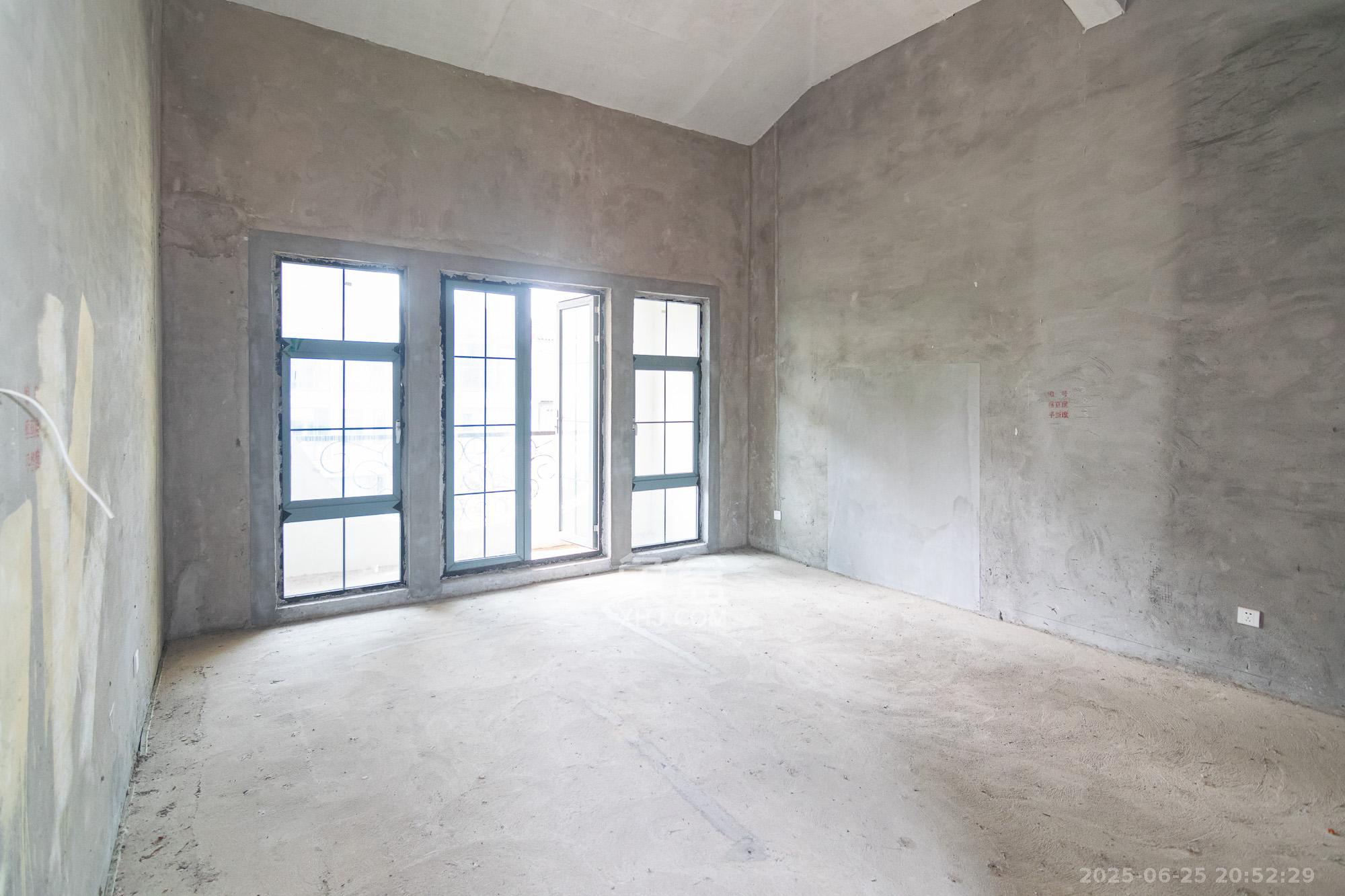 中粮北纬28°别墅  3室2厅3卫    378.0万 中粮北纬28°别墅  3室2厅3卫    378.0万卧室