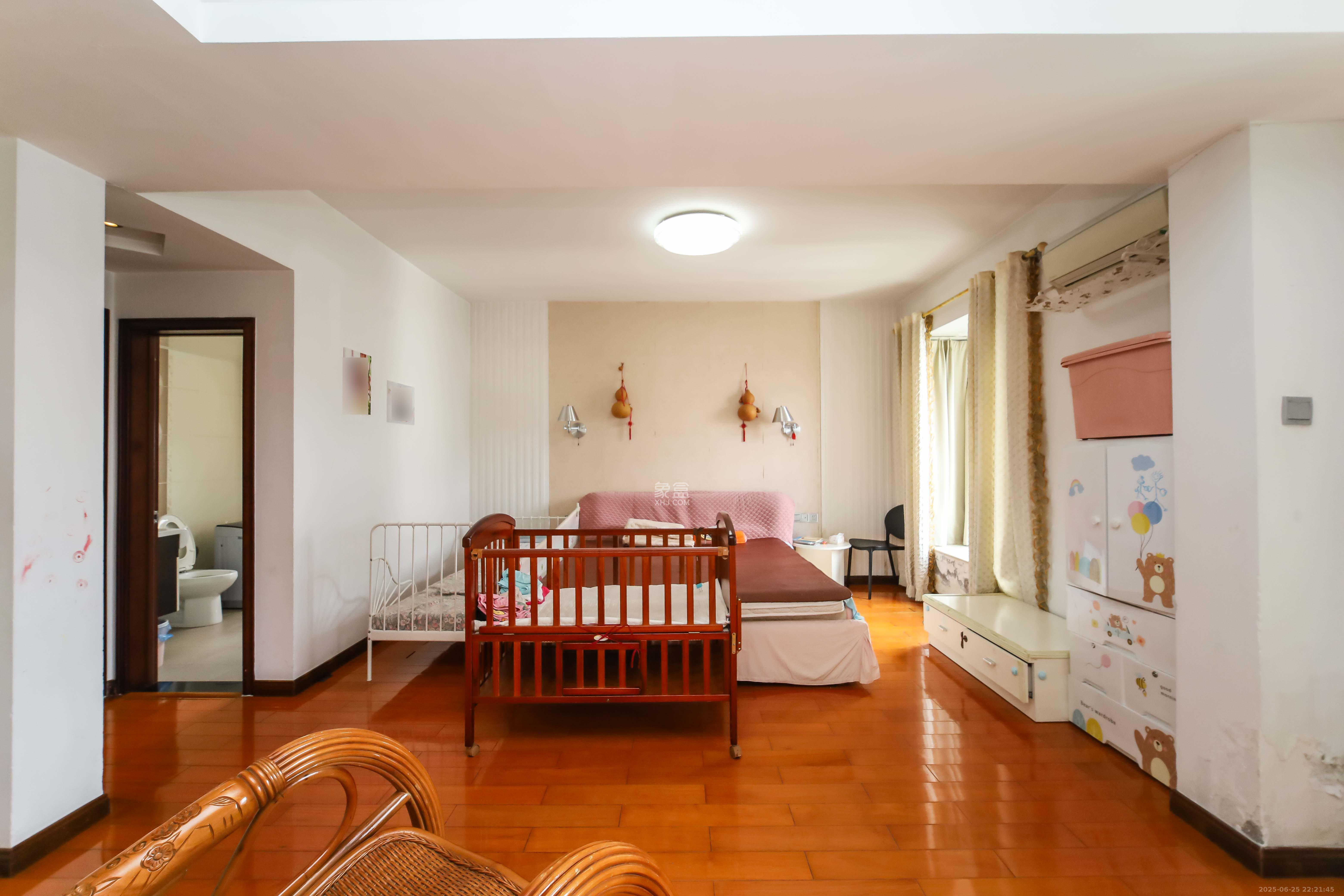 银港水晶城  4室2厅1卫    128.0万卧室