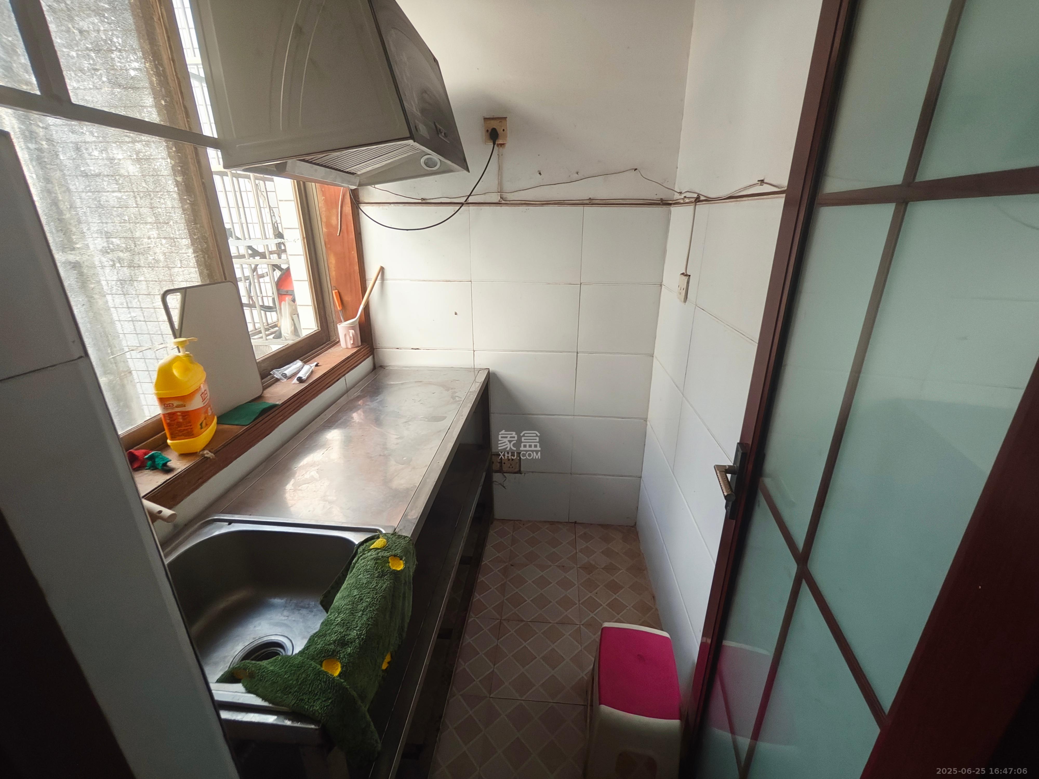 黄泥岭社区  1室1厅1卫    1000.0元/月 黄泥岭社区  1室1厅1卫    1000.0元/月室内图