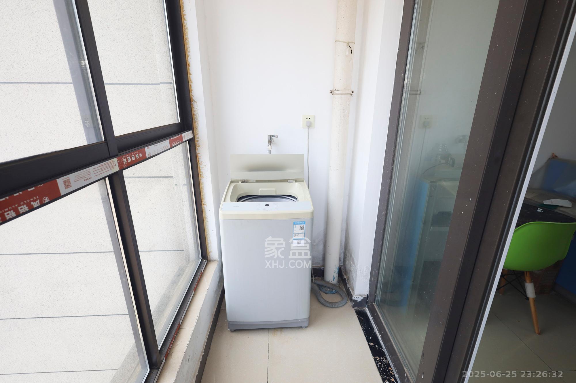 绿地海外滩一期  4室2厅2卫   91.00万阳台