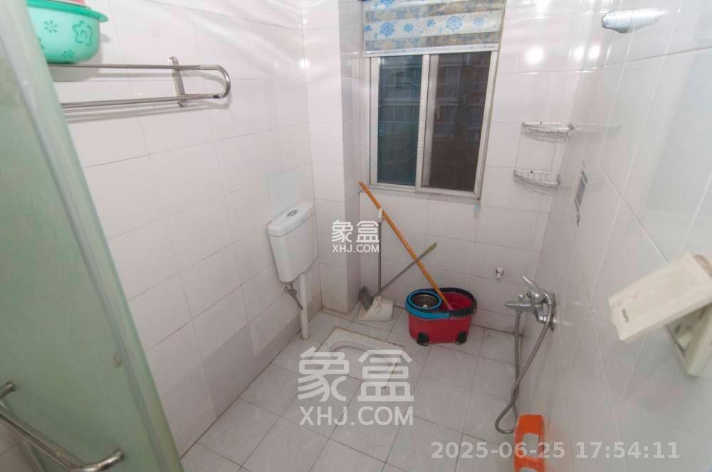 华银园 3室2厅1卫 2500.0元/月 华银园 3室2厅1卫 2500.0元/月室内图