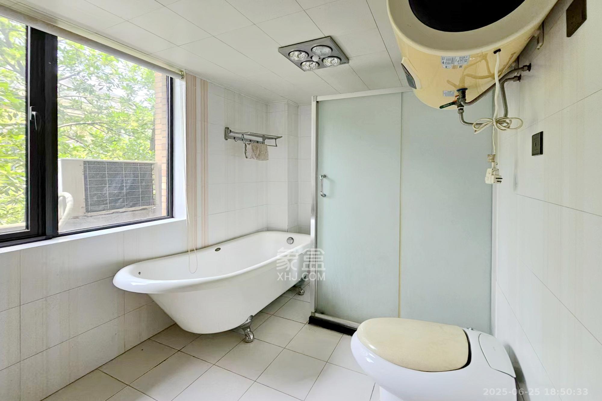 绿城桂花城  4室2厅2卫    190.0万 绿城桂花城  4室2厅2卫    190.0万卫生间