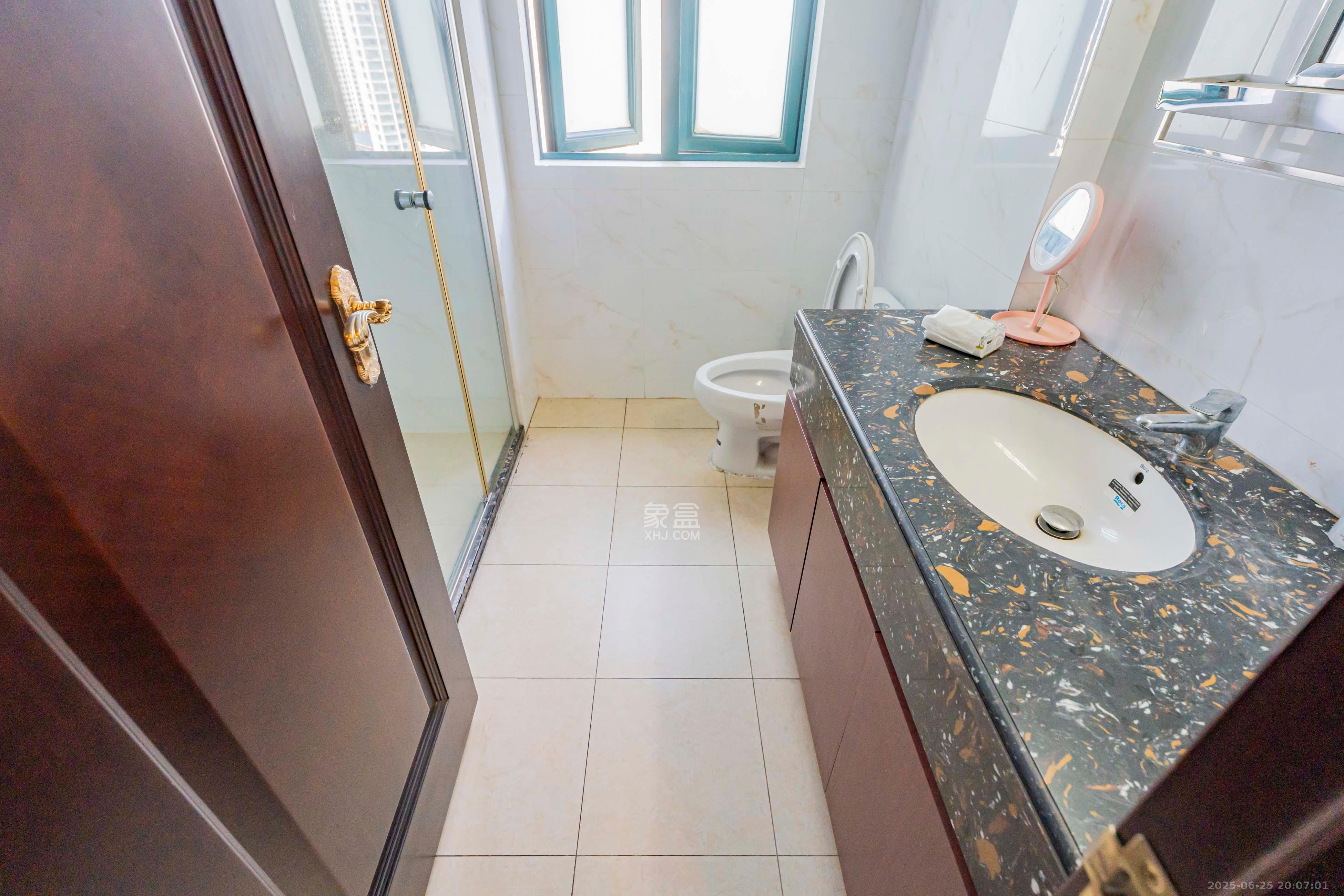 恒大雅苑  3室2厅2卫    110.0万卫生间