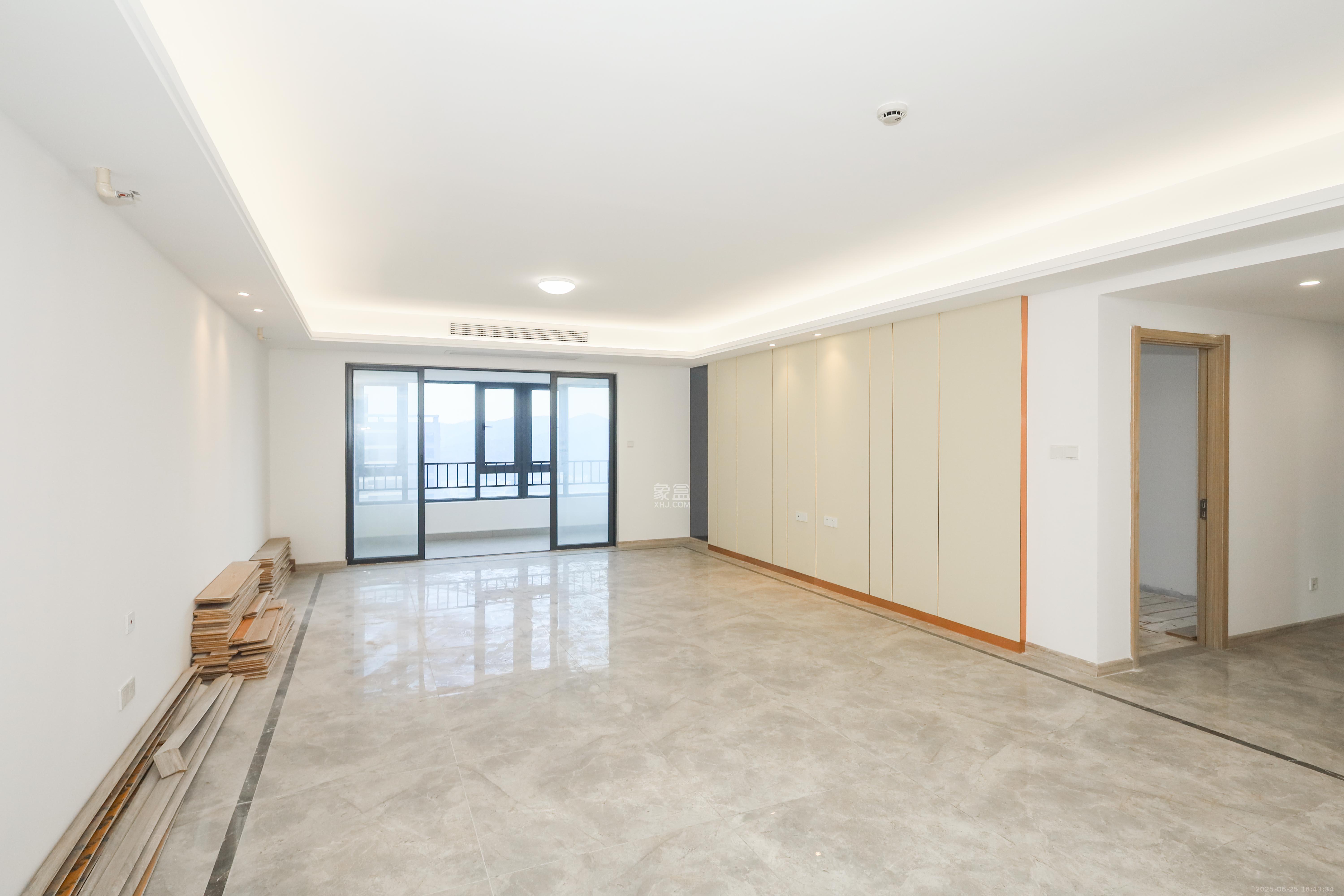 南山梅溪一方  4室2厅2卫    178.0万 南山梅溪一方  4室2厅2卫    178.0万客厅