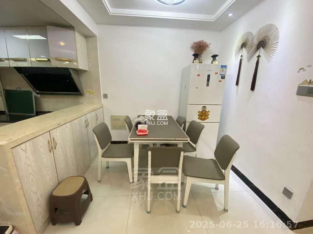 美的城三期 2室2厅1卫 1600.0元/月 美的城三期 2室2厅1卫 1600.0元/月室内图