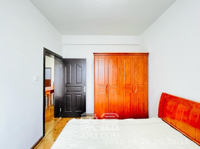 地质家园一、二期(地泰人民公馆) 3室2厅2卫 4300.0元/月 地质家园一、二期(地泰人民公馆) 3室2厅2卫 4300.0元/月室内图